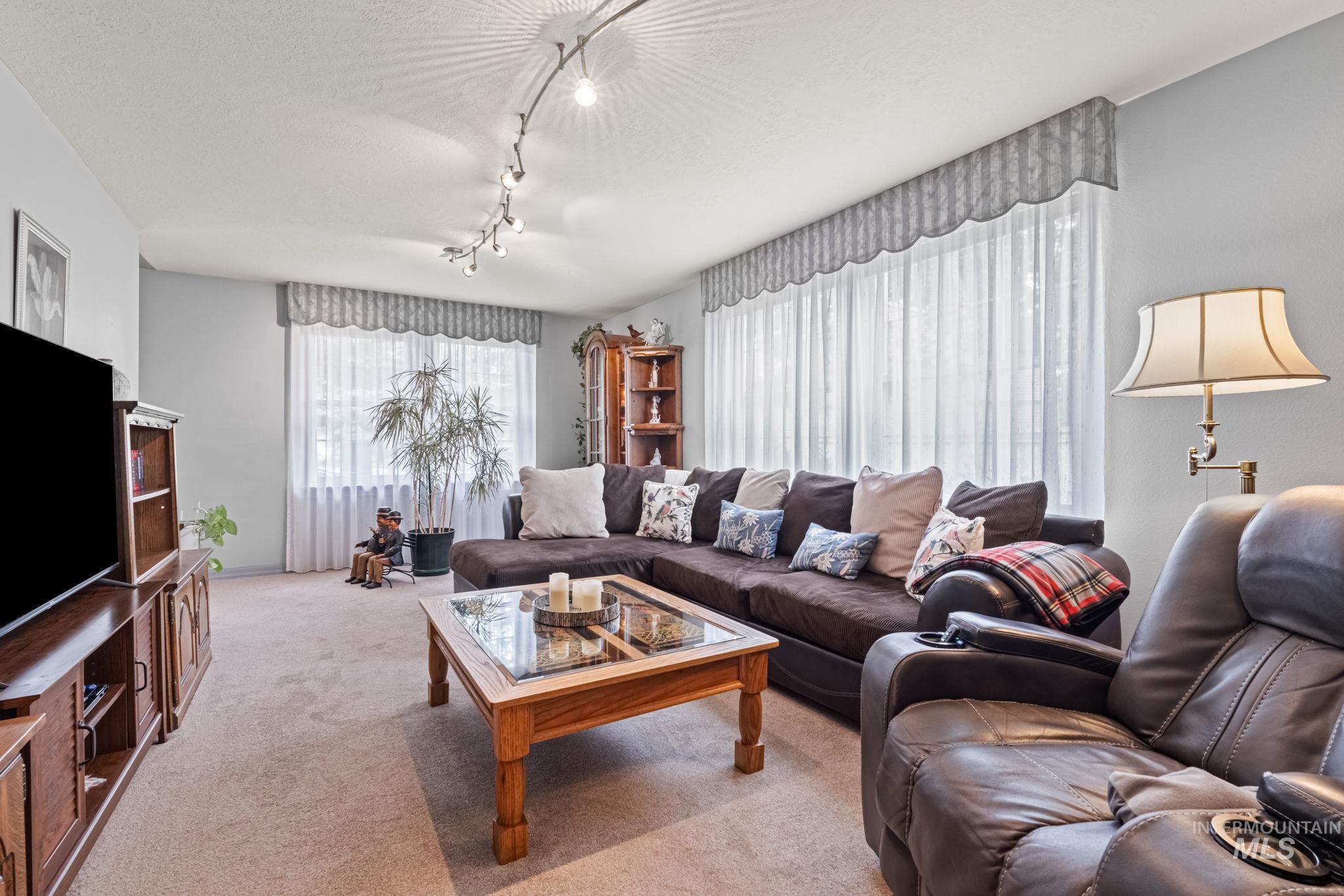 1075 Teal Circle, Mountain Home, Idaho 83647, 3 Bedrooms, 2.5 Bathrooms, Residential For Sale, Price $399,900, 98949911