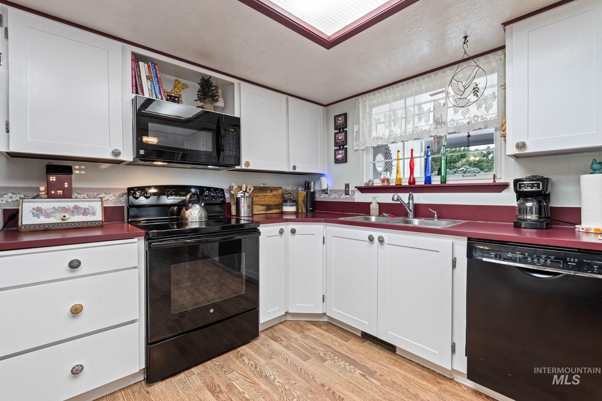 1075 Teal Circle, Mountain Home, Idaho 83647, 3 Bedrooms, 2.5 Bathrooms, Residential For Sale, Price $399,900, 98949911