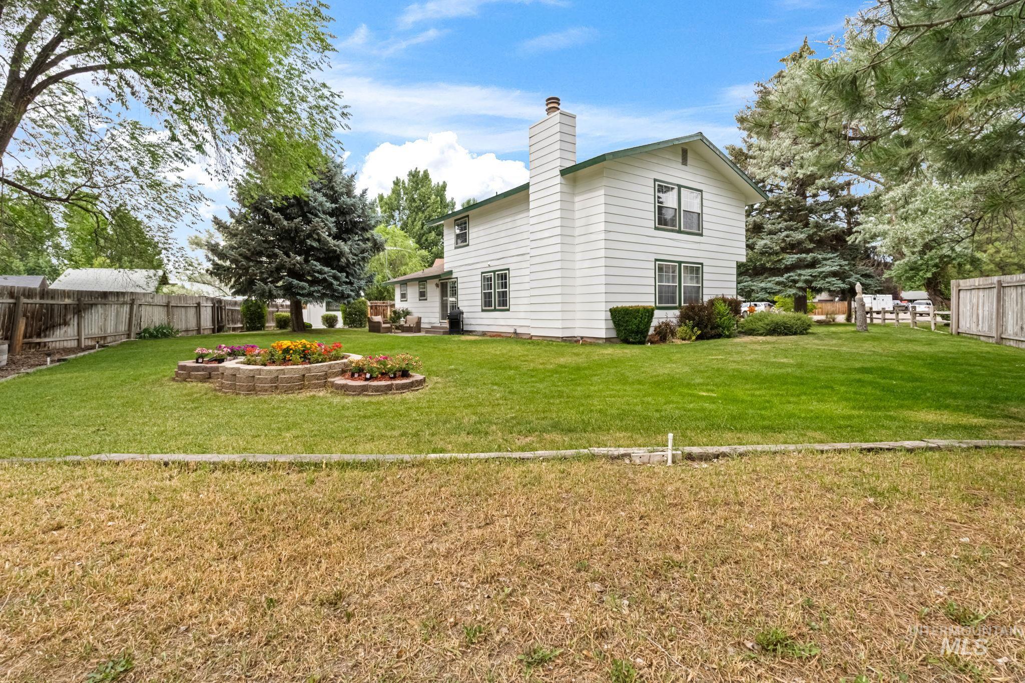 1075 Teal Circle, Mountain Home, Idaho 83647, 3 Bedrooms, 2.5 Bathrooms, Residential For Sale, Price $399,900, 98949911