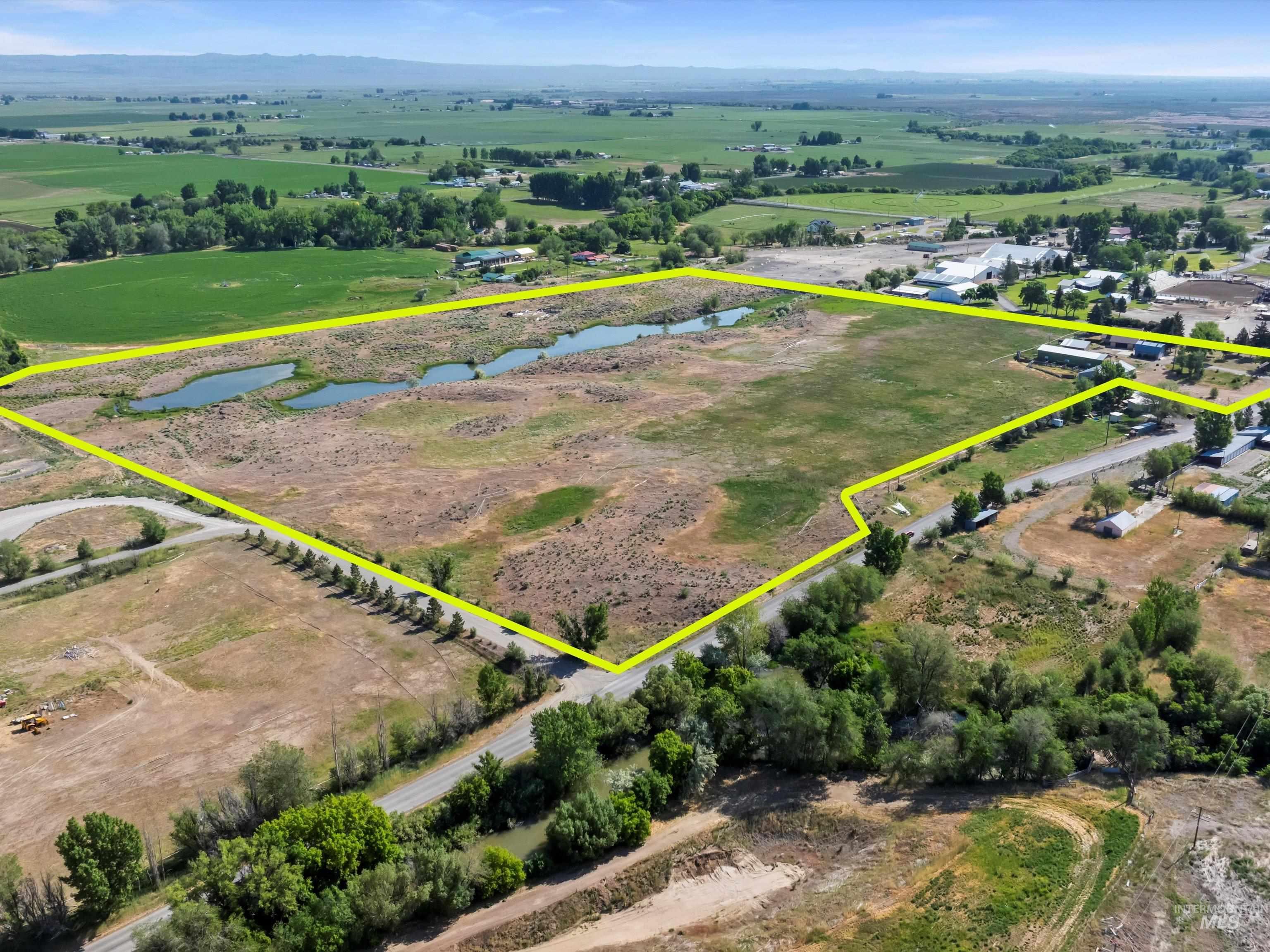 1872 E 1750 S, Gooding, Idaho 83330, 4 Bedrooms, 3 Bathrooms, Residential For Sale, Price $1,500,000, 98950044