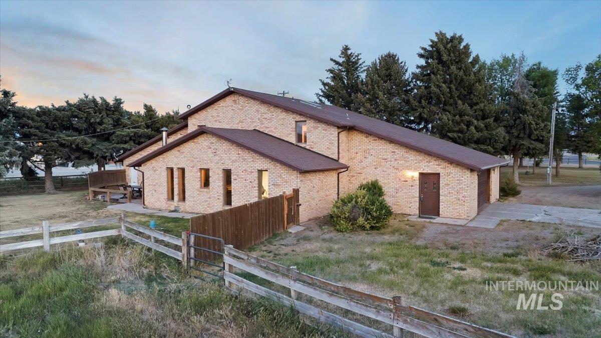 1872 E 1750 S, Gooding, Idaho 83330, 4 Bedrooms, 3 Bathrooms, Residential For Sale, Price $1,500,000, 98950044