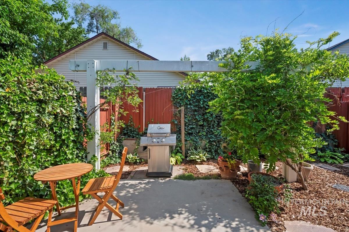 1683 S Annett St, Boise, Idaho 83705, 2 Bedrooms, 2.5 Bathrooms, Residential For Sale, Price $409,900, 98950049