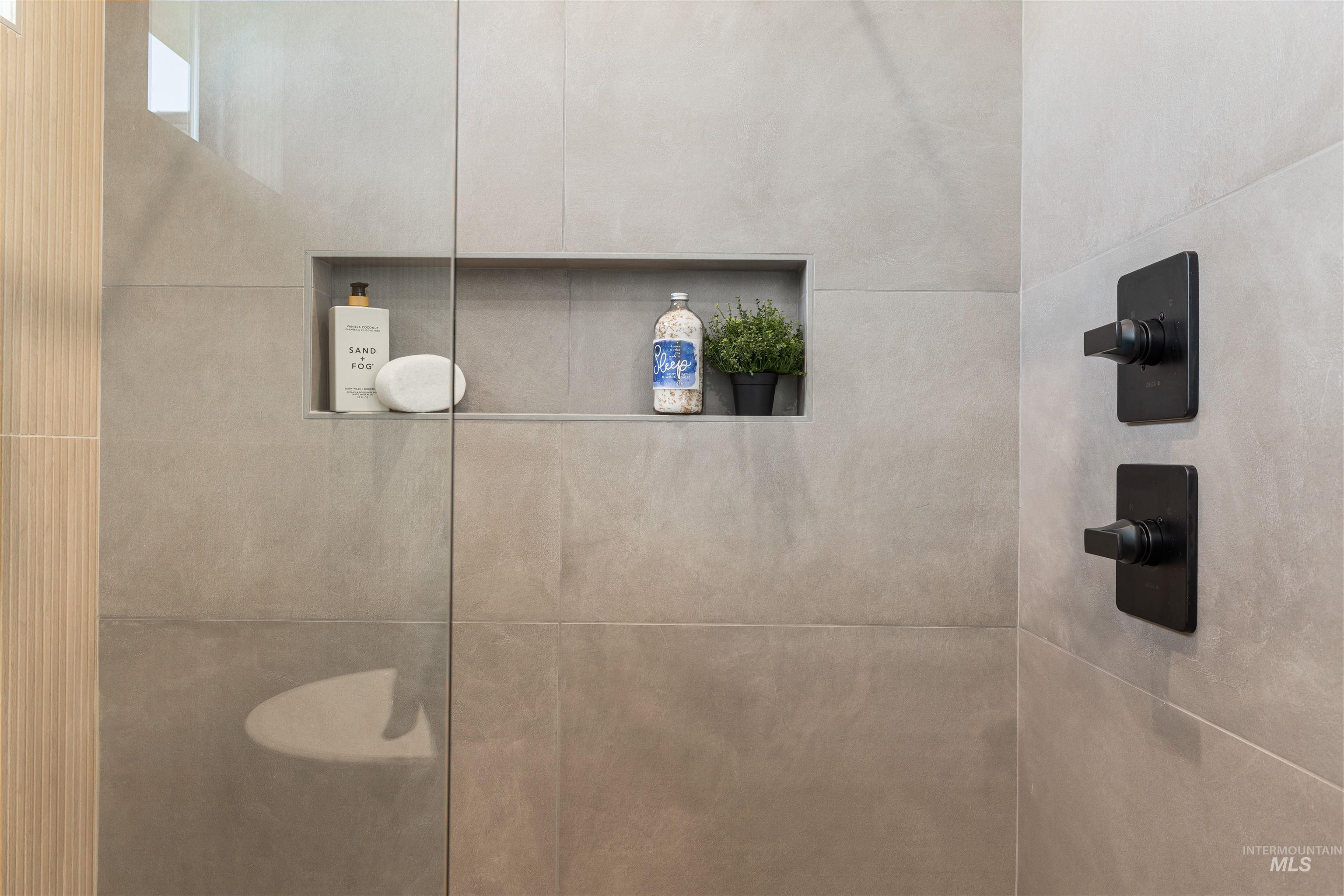 Bathroom featuring a tile shower