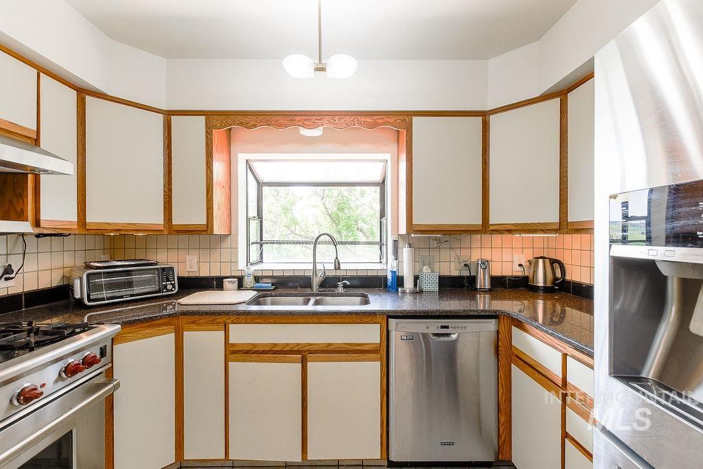 1832 Pine Cone, Moscow, Idaho 83843, 3 Bedrooms, 3 Bathrooms, Residential For Sale, Price $650,000, 98950091