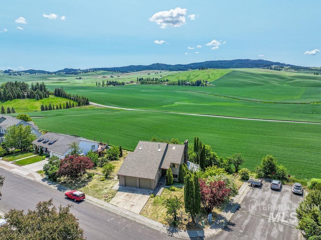 1832 Pine Cone, Moscow, Idaho 83843, 3 Bedrooms, 3 Bathrooms, Residential For Sale, Price $650,000, 98950091