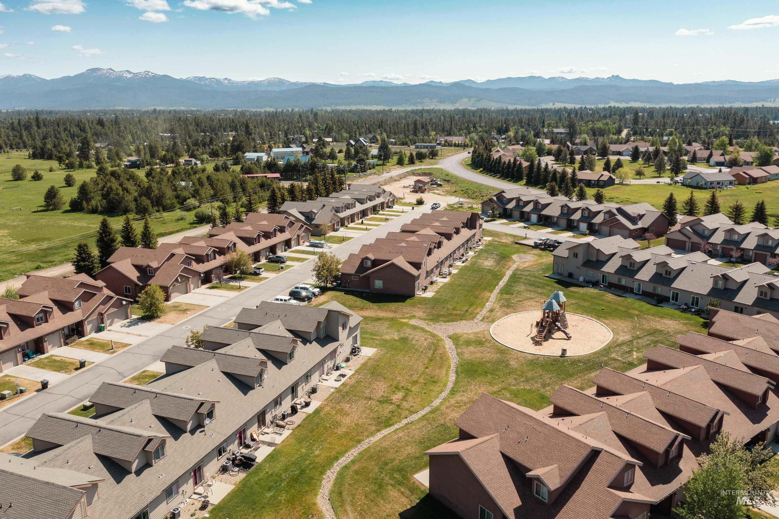 35 1 Mangum Cir, Donnelly, Idaho 83615, 3 Bedrooms, 2 Bathrooms, Residential For Sale, Price $370,000, 98950095