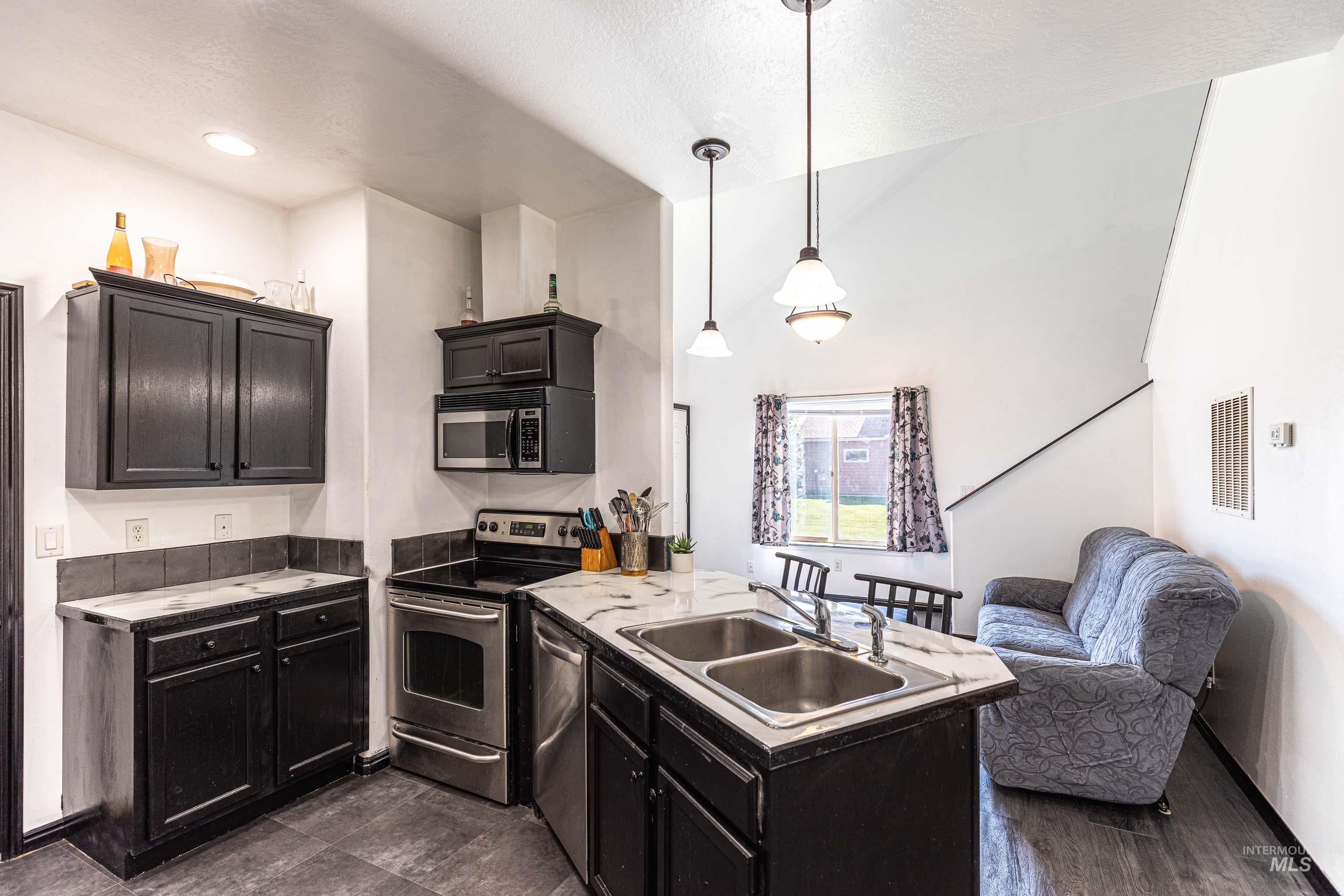 35 1 Mangum Cir, Donnelly, Idaho 83615, 3 Bedrooms, 2 Bathrooms, Residential For Sale, Price $370,000, 98950095