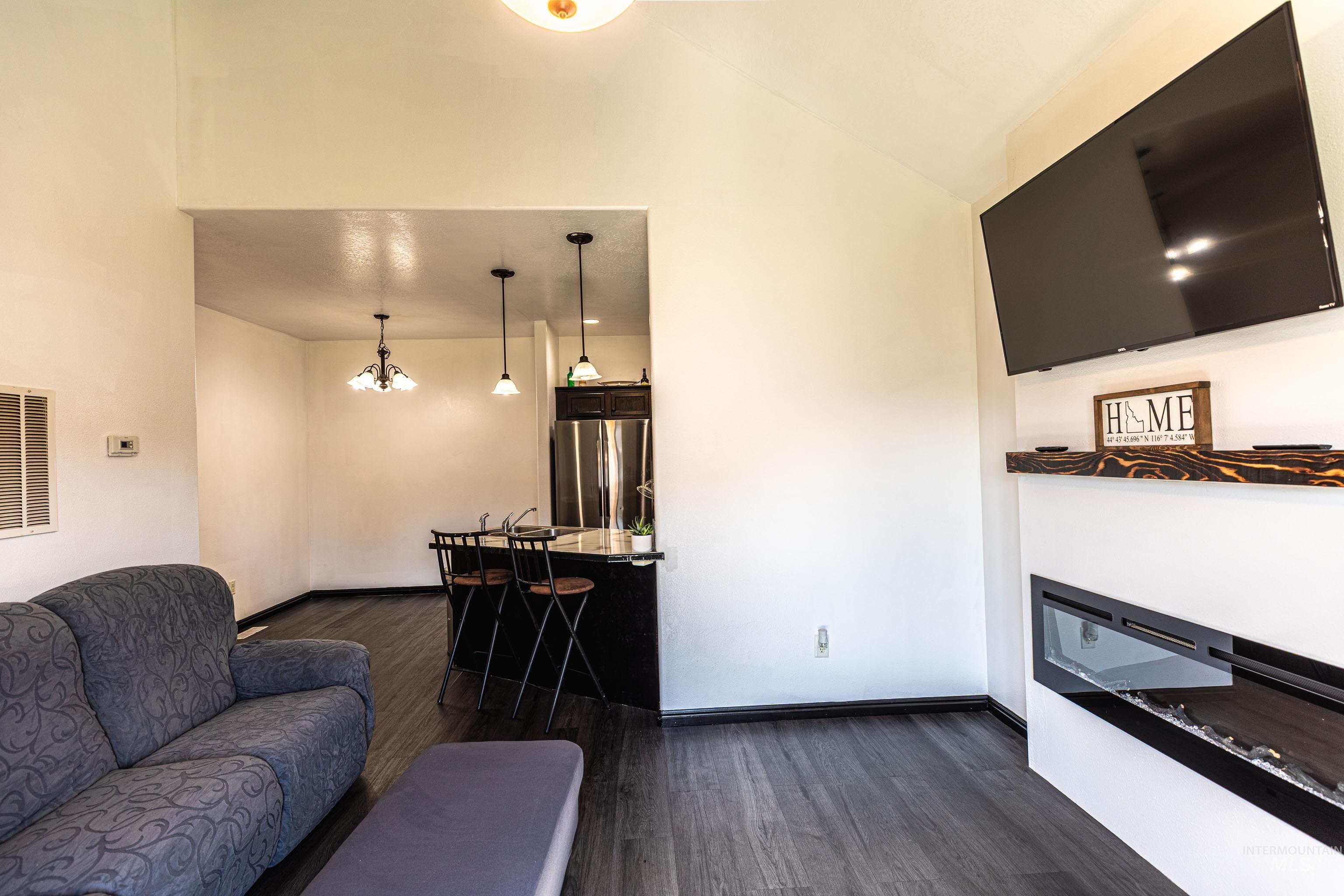 35 1 Mangum Cir, Donnelly, Idaho 83615, 3 Bedrooms, 2 Bathrooms, Residential For Sale, Price $370,000, 98950095