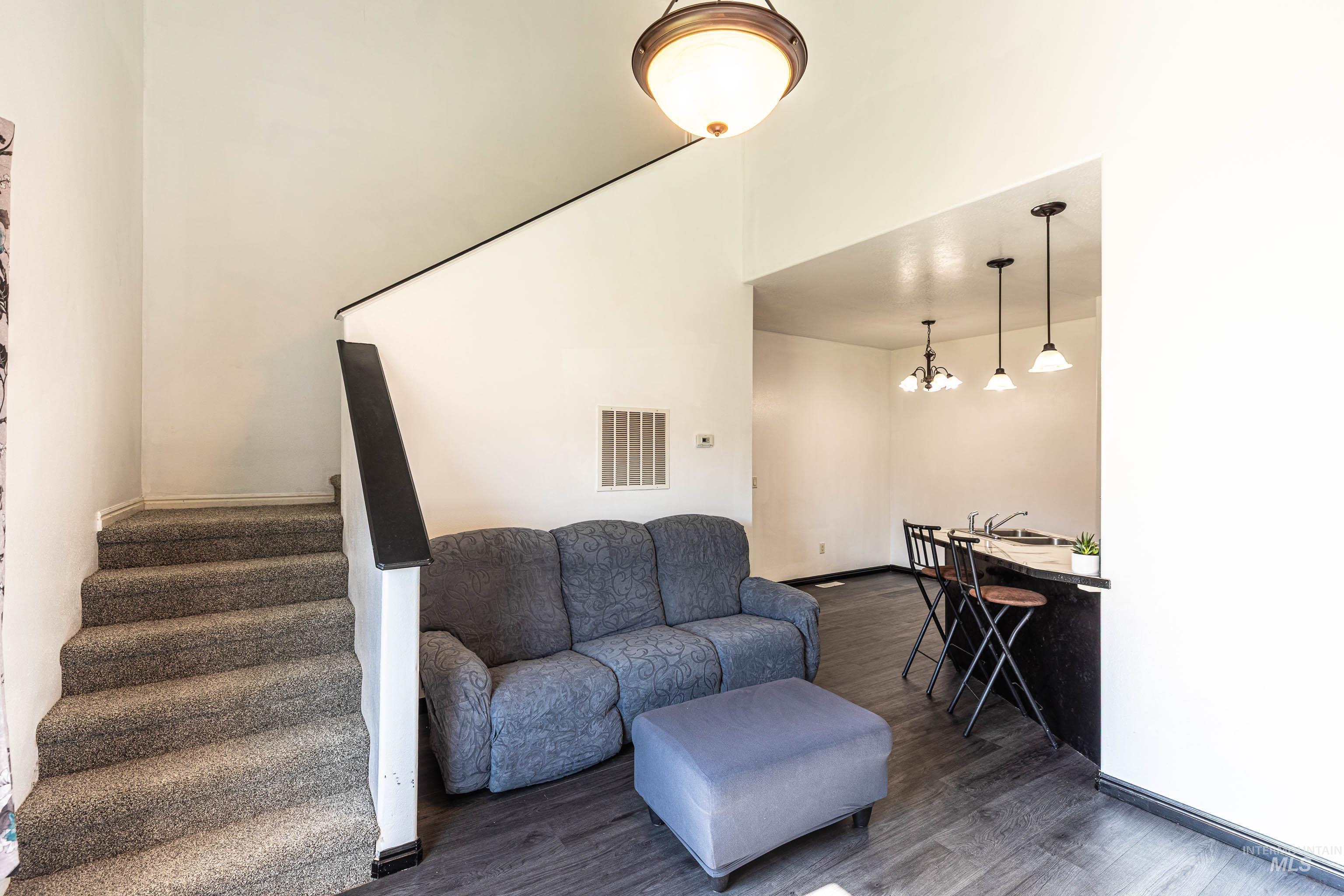 35 1 Mangum Cir, Donnelly, Idaho 83615, 3 Bedrooms, 2 Bathrooms, Residential For Sale, Price $370,000, 98950095