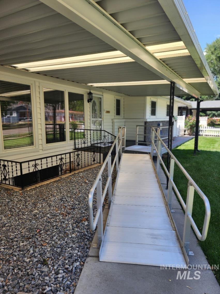 855 N 9th East, Mountain Home, Idaho 83647, 4 Bedrooms, 3 Bathrooms, Residential For Sale, Price $370,000, 98950101