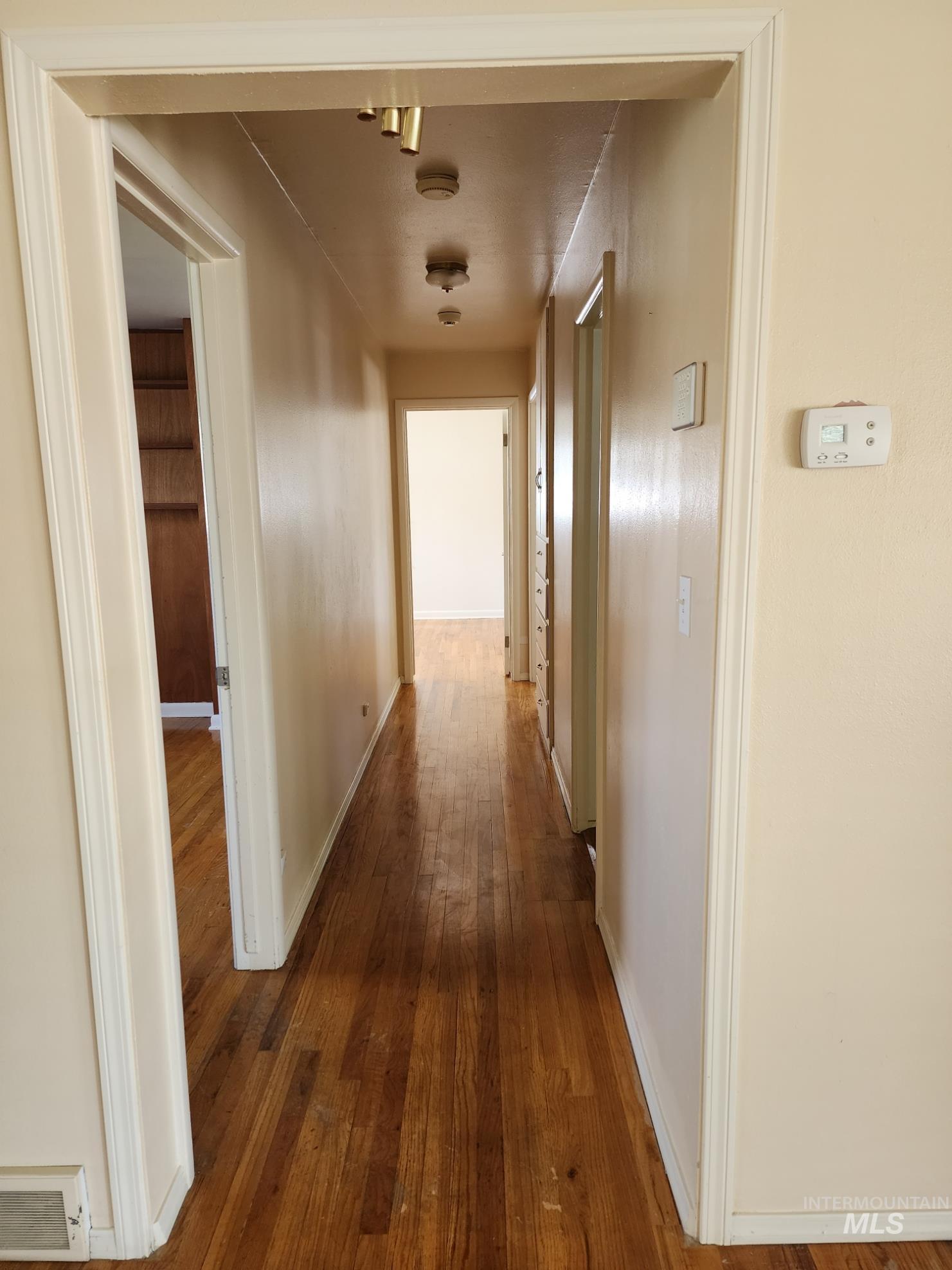 855 N 9th East, Mountain Home, Idaho 83647, 4 Bedrooms, 3 Bathrooms, Residential For Sale, Price $370,000, 98950101