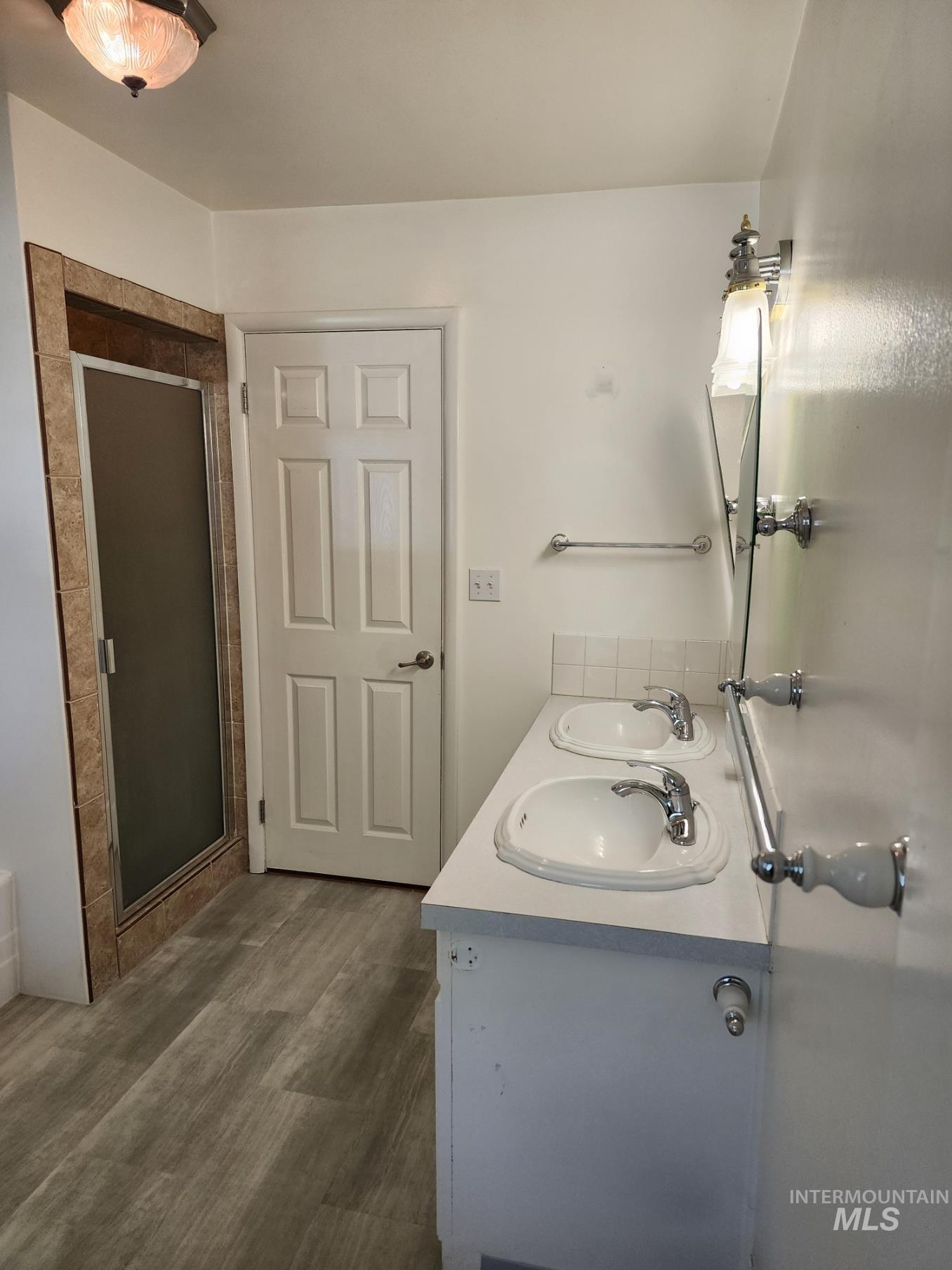 855 N 9th East, Mountain Home, Idaho 83647, 4 Bedrooms, 3 Bathrooms, Residential For Sale, Price $370,000, 98950101