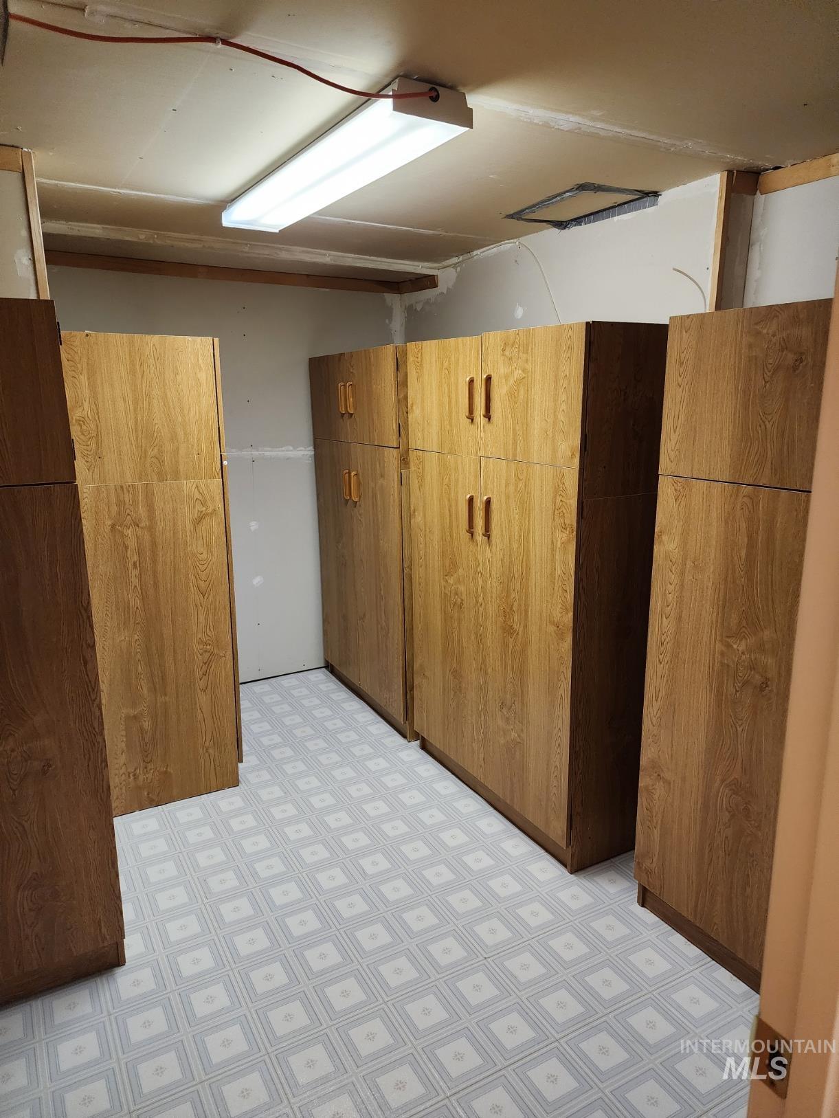 855 N 9th East, Mountain Home, Idaho 83647, 4 Bedrooms, 3 Bathrooms, Residential For Sale, Price $370,000, 98950101