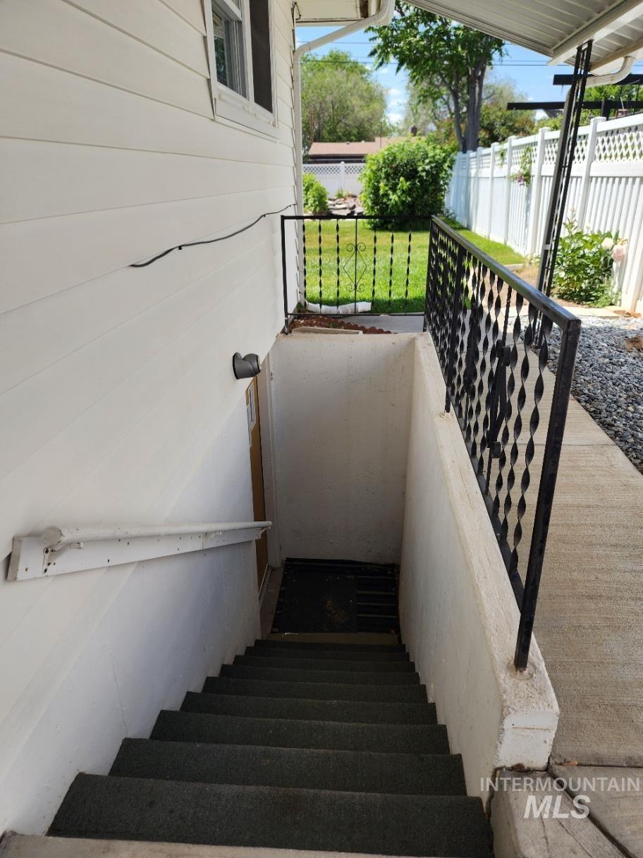 855 N 9th East, Mountain Home, Idaho 83647, 4 Bedrooms, 3 Bathrooms, Residential For Sale, Price $370,000, 98950101