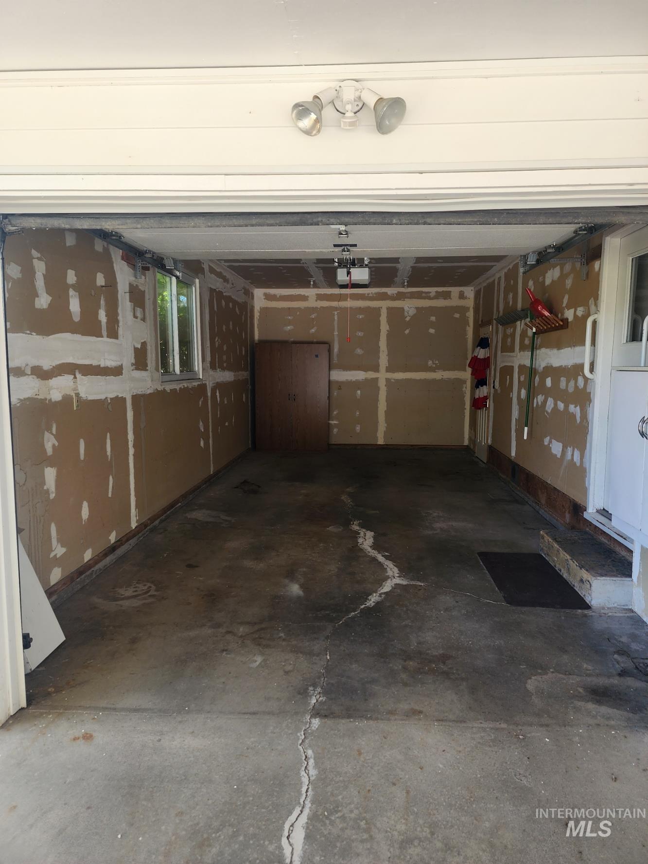 855 N 9th East, Mountain Home, Idaho 83647, 4 Bedrooms, 3 Bathrooms, Residential For Sale, Price $370,000, 98950101