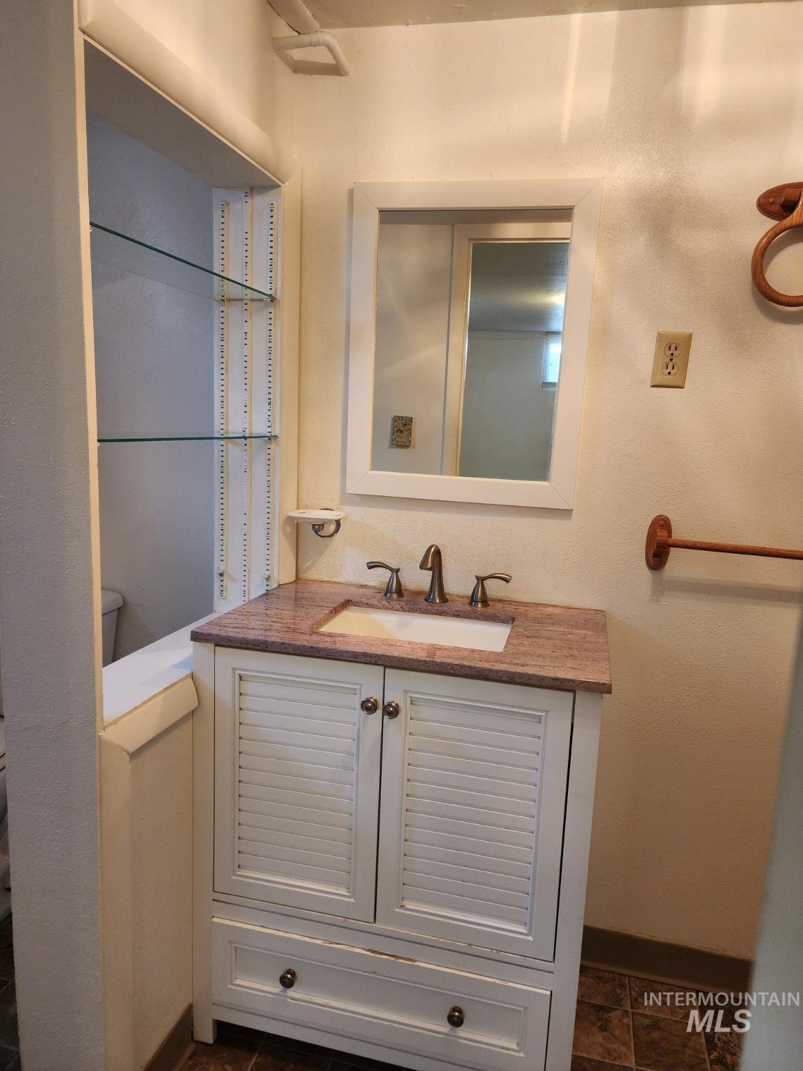 855 N 9th East, Mountain Home, Idaho 83647, 4 Bedrooms, 3 Bathrooms, Residential For Sale, Price $370,000, 98950101