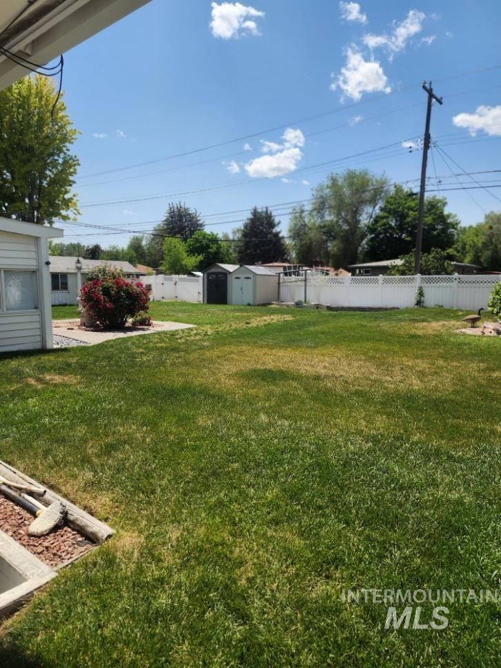 855 N 9th East, Mountain Home, Idaho 83647, 4 Bedrooms, 3 Bathrooms, Residential For Sale, Price $370,000, 98950101