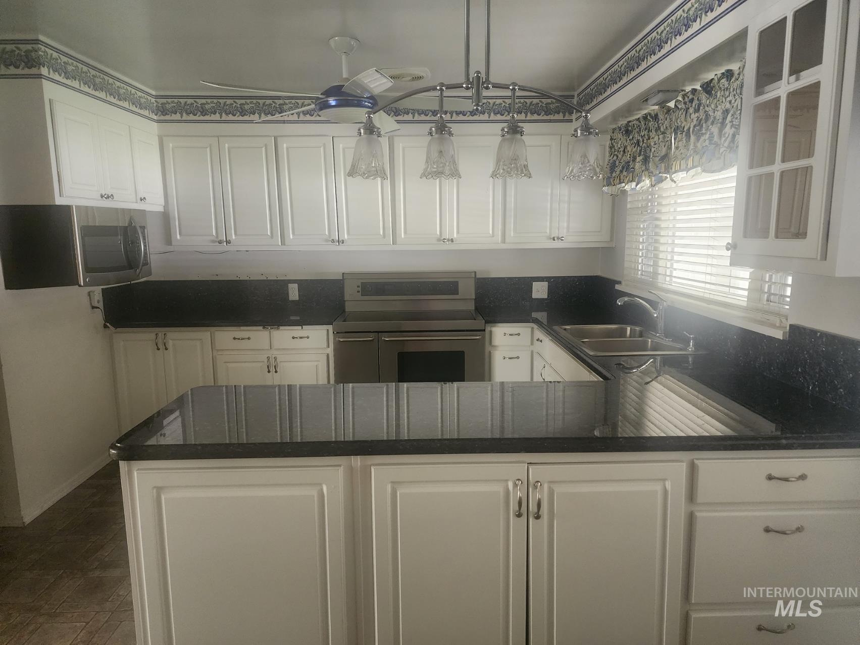 855 N 9th East, Mountain Home, Idaho 83647, 4 Bedrooms, 3 Bathrooms, Residential For Sale, Price $370,000, 98950101