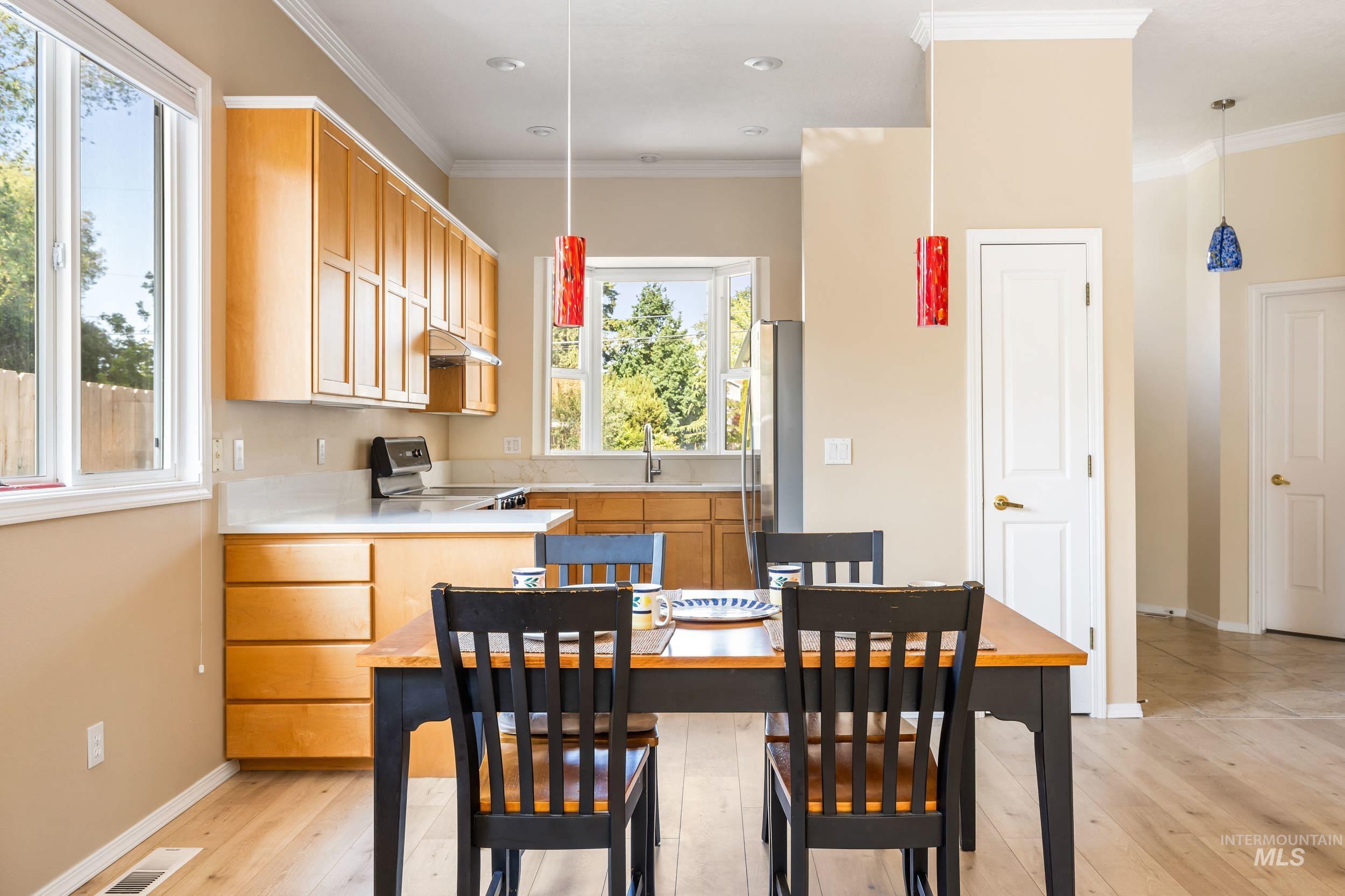 2072 N 28th St, Boise, Idaho 83702, 2 Bedrooms, 2 Bathrooms, Residential For Sale, Price $439,900, 98950126