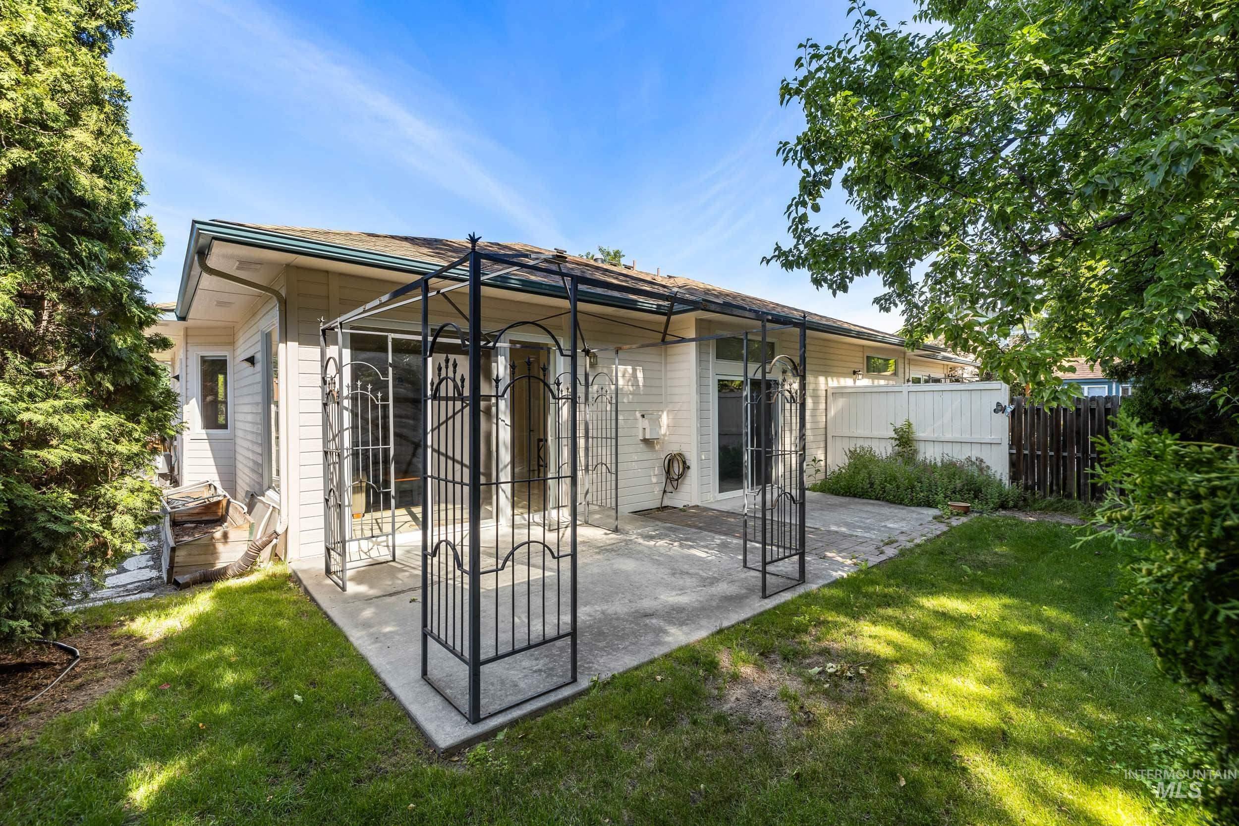 2072 N 28th St, Boise, Idaho 83702, 2 Bedrooms, 2 Bathrooms, Residential For Sale, Price $449,900, 98950126