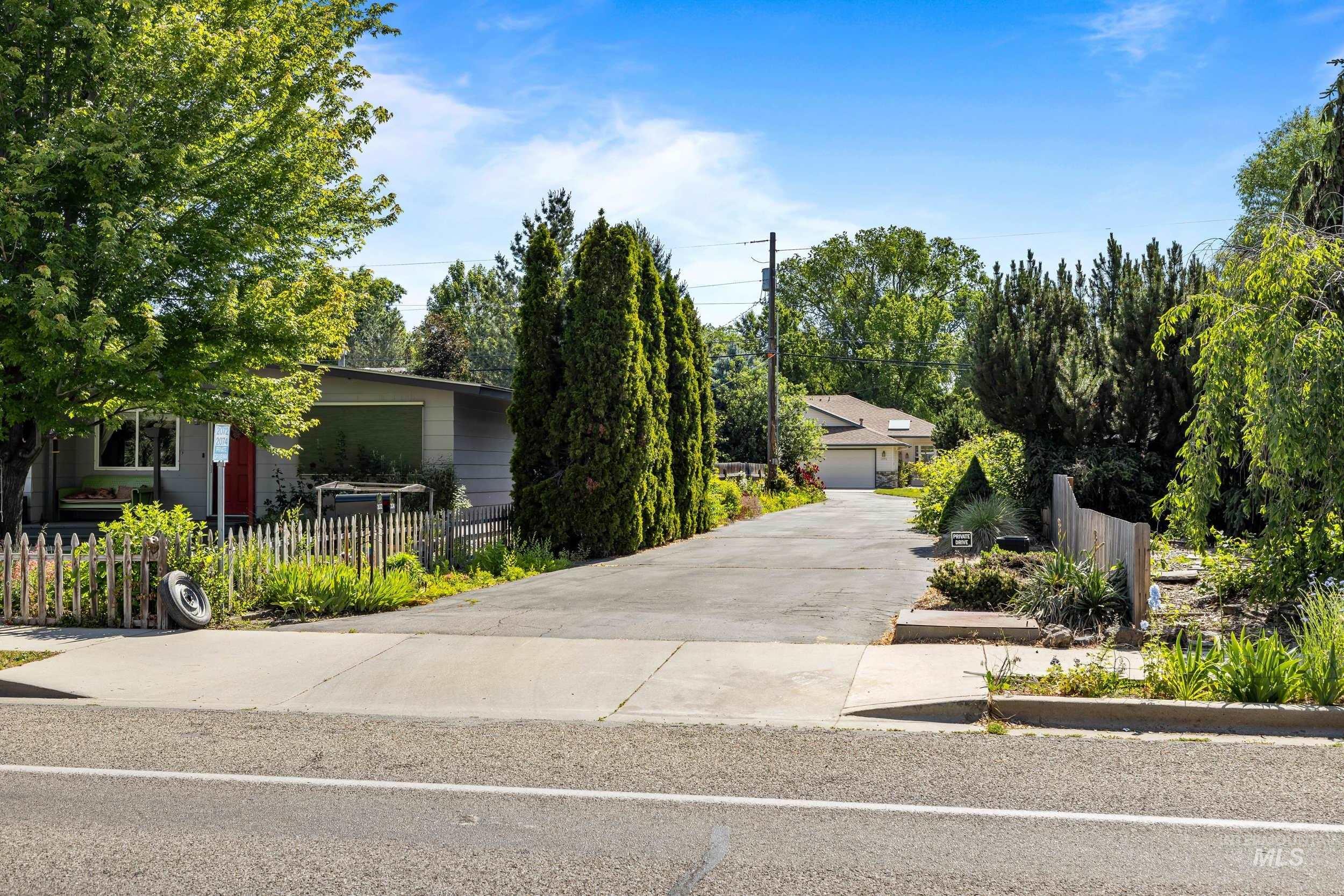 2072 N 28th St, Boise, Idaho 83702, 2 Bedrooms, 2 Bathrooms, Residential For Sale, Price $449,900, 98950126
