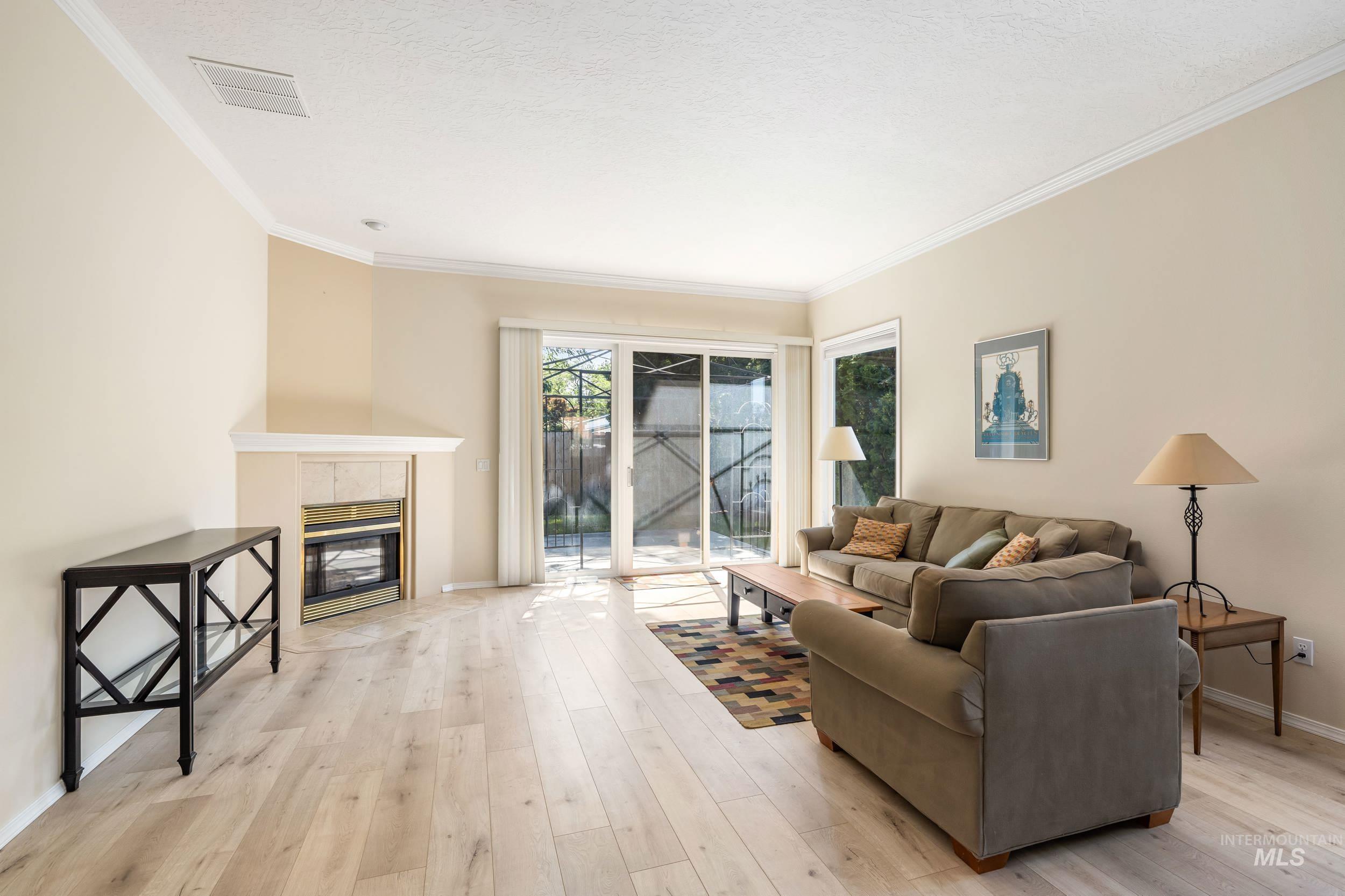 2072 N 28th St, Boise, Idaho 83702, 2 Bedrooms, 2 Bathrooms, Residential For Sale, Price $449,900, 98950126