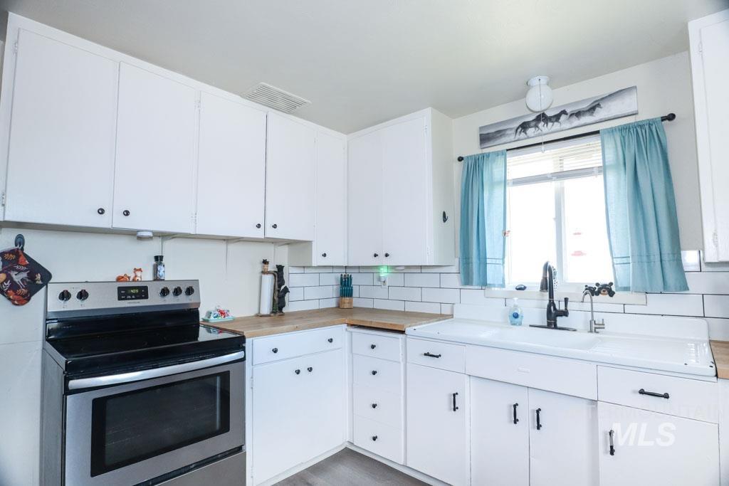 4977 Hwy 201, Ontario, Oregon 97914-0000, 3 Bedrooms, 1 Bathroom, Residential For Sale, Price $327,000, 98950144