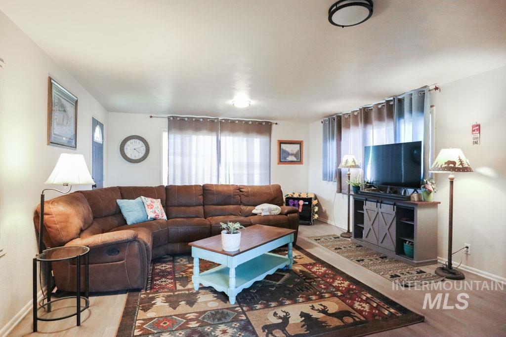 4977 Hwy 201, Ontario, Oregon 97914-0000, 3 Bedrooms, 1 Bathroom, Residential For Sale, Price $327,000, 98950144