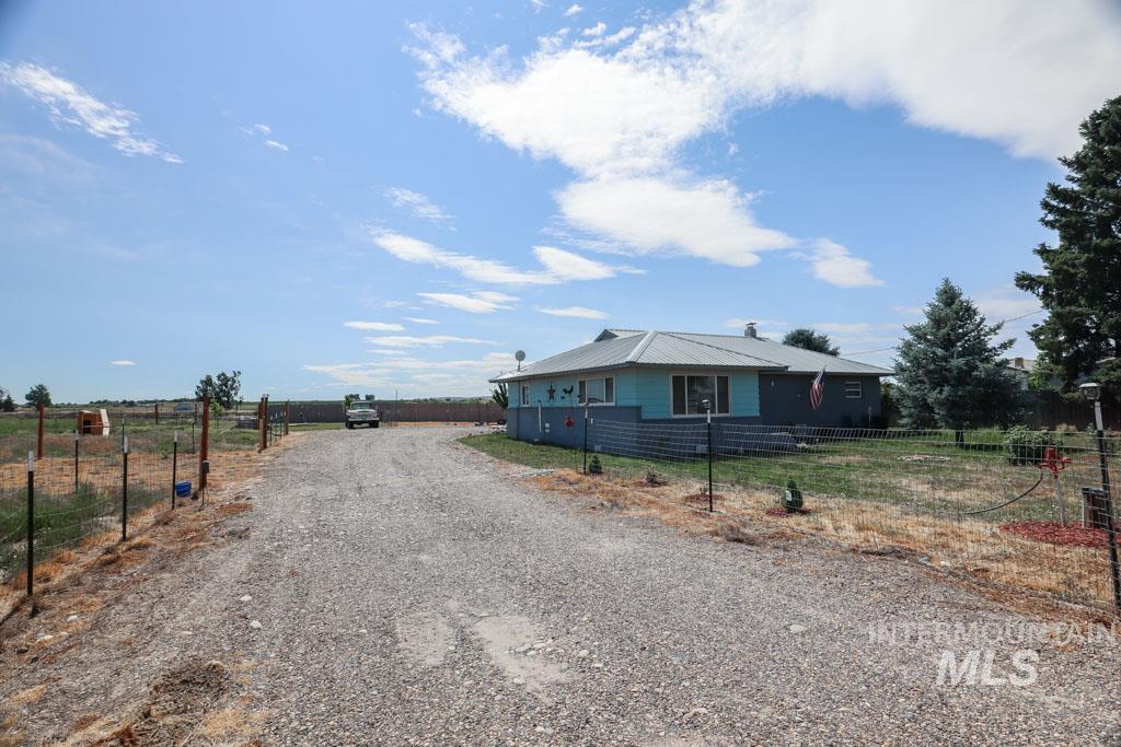 4977 Hwy 201, Ontario, Oregon 97914-0000, 3 Bedrooms, 1 Bathroom, Residential For Sale, Price $327,000, 98950144