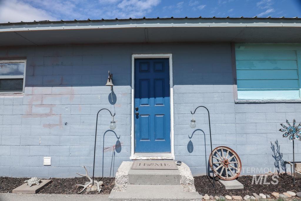 4977 Hwy 201, Ontario, Oregon 97914-0000, 3 Bedrooms, 1 Bathroom, Residential For Sale, Price $327,000, 98950144