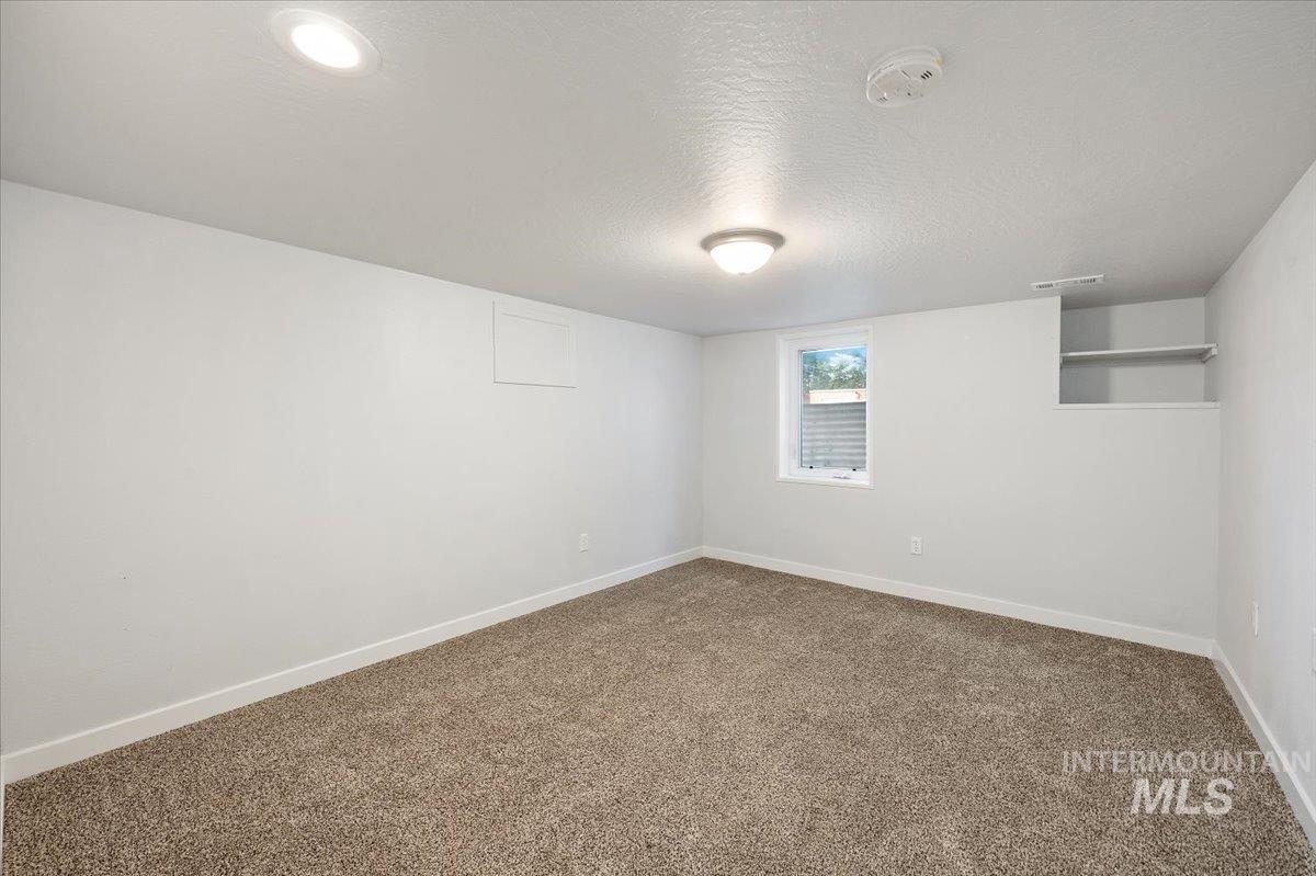 1704 Blaine, Caldwell, Idaho 83605, 6 Bedrooms, 3 Bathrooms, Residential For Sale, Price $449,000, 98950166