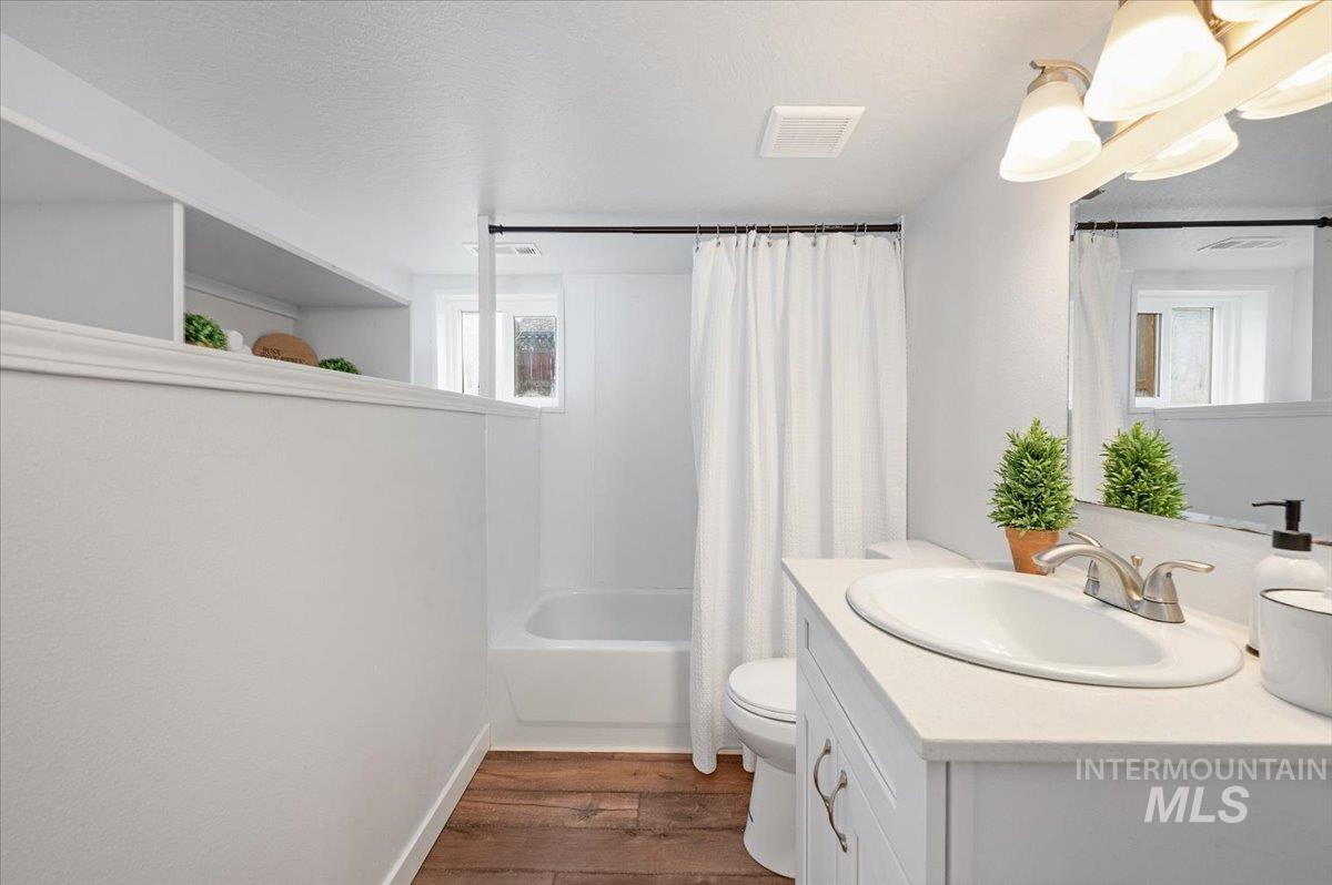 1704 Blaine, Caldwell, Idaho 83605, 6 Bedrooms, 3 Bathrooms, Residential For Sale, Price $449,000, 98950166