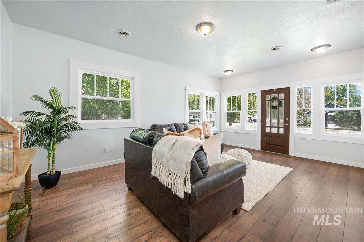 1704 Blaine, Caldwell, Idaho 83605, 6 Bedrooms, 3 Bathrooms, Residential For Sale, Price $449,000, 98950166