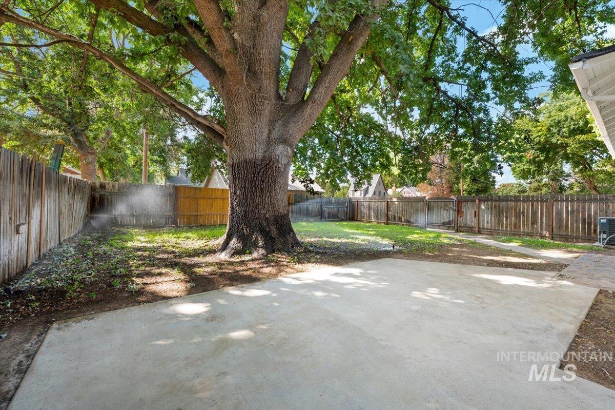 1704 Blaine, Caldwell, Idaho 83605, 6 Bedrooms, 3 Bathrooms, Residential For Sale, Price $449,000, 98950166