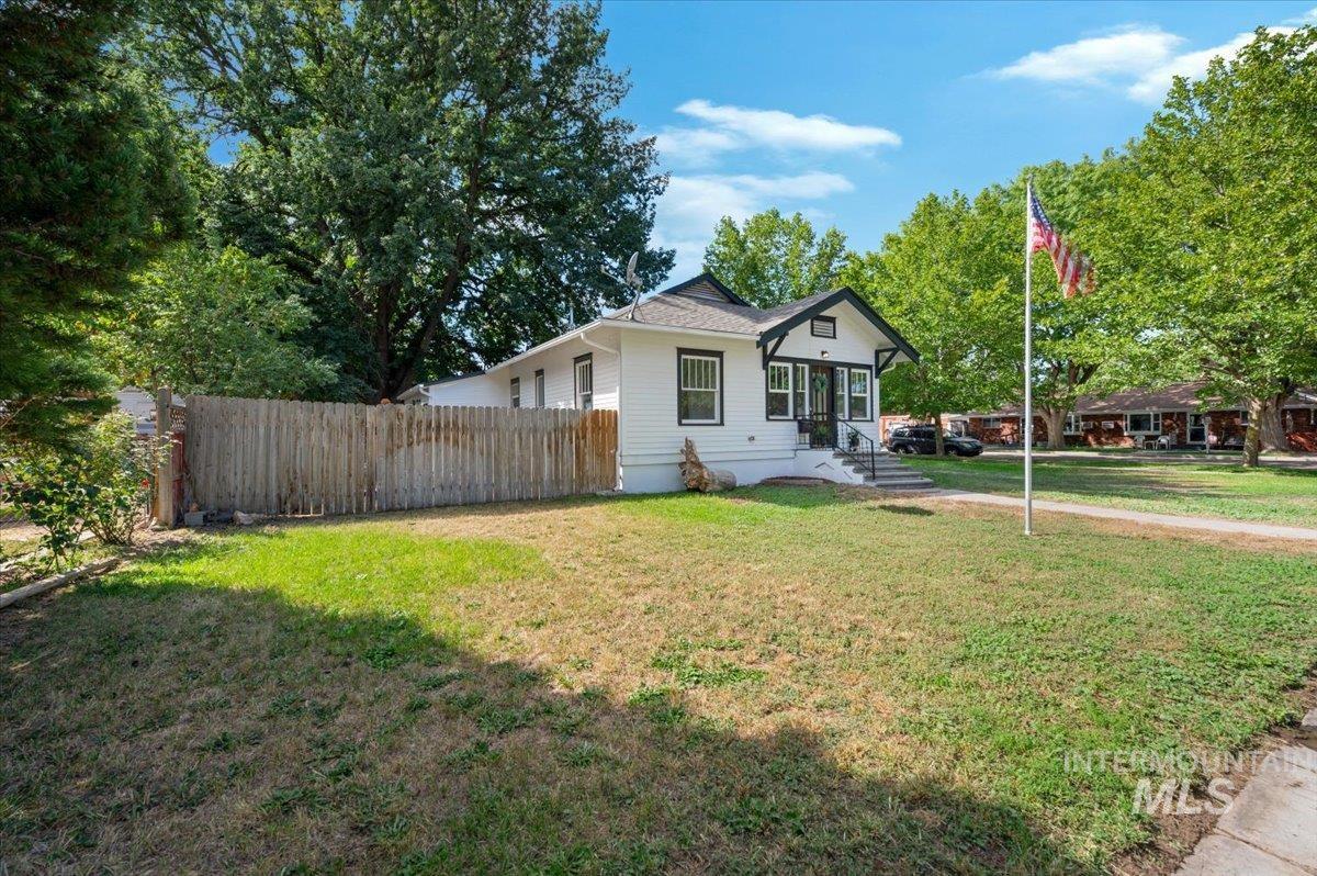 1704 Blaine, Caldwell, Idaho 83605, 6 Bedrooms, 3 Bathrooms, Residential For Sale, Price $449,000, 98950166