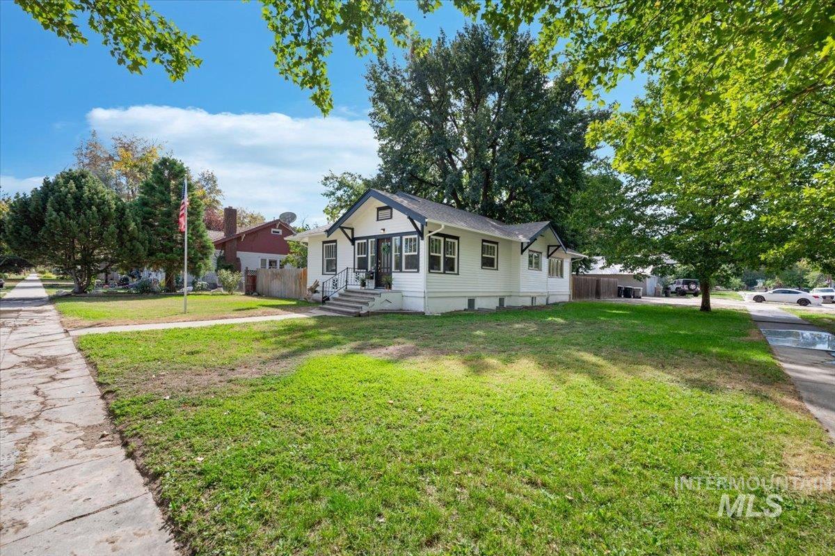 1704 Blaine, Caldwell, Idaho 83605, 6 Bedrooms, 3 Bathrooms, Residential For Sale, Price $449,000, 98950166