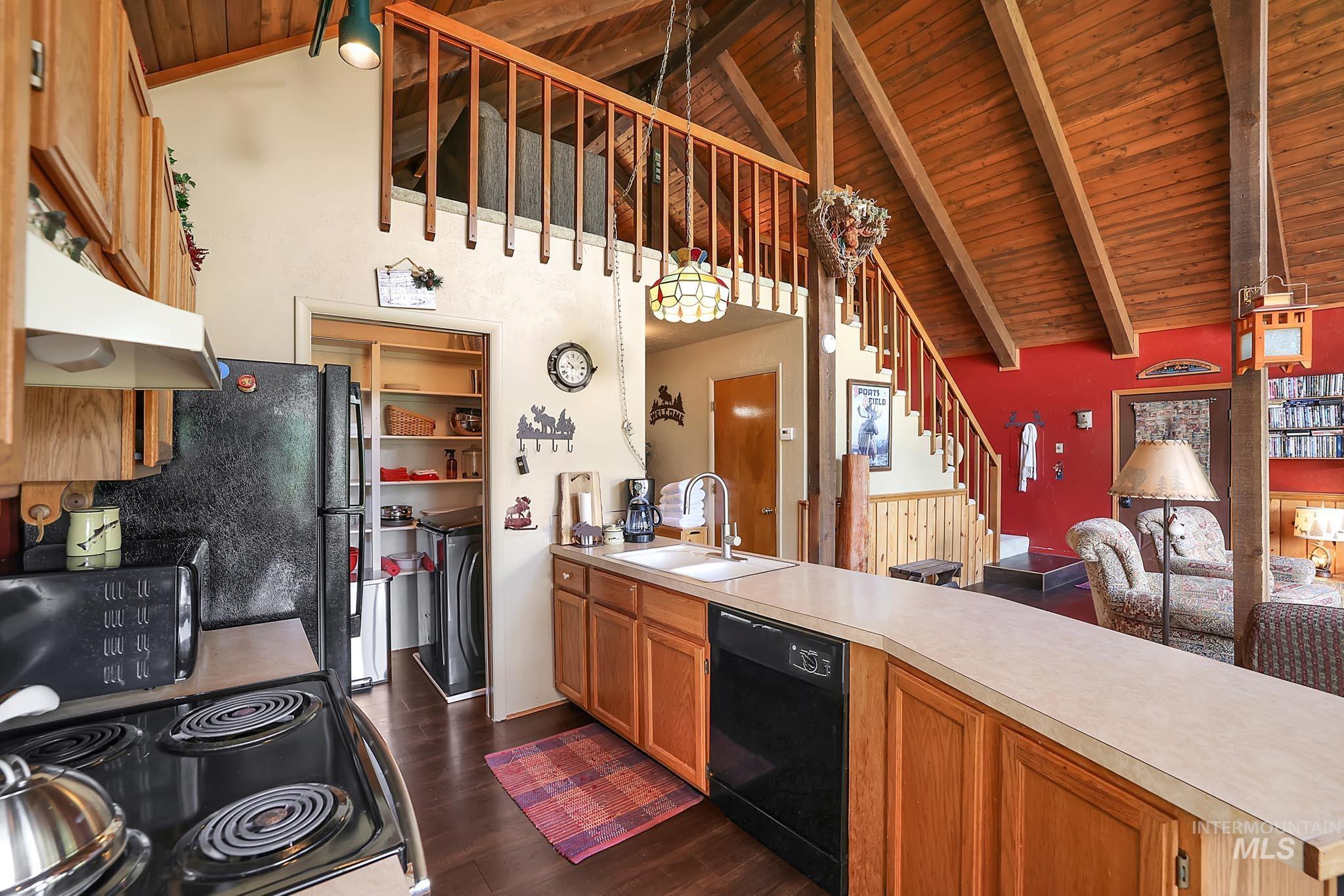 3000 45th Parallel Road, New Meadows, Idaho 83654, 2 Bedrooms, 2 Bathrooms, Residential For Sale, Price $550,000, 98950187