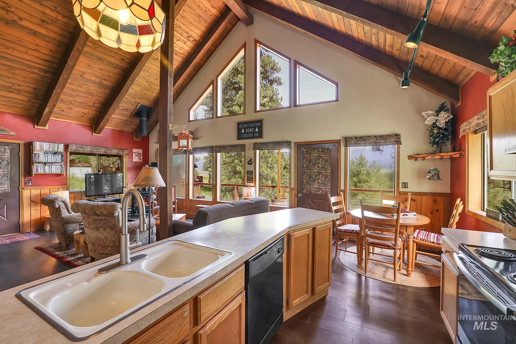 3000 45th Parallel Road, New Meadows, Idaho 83654, 2 Bedrooms, 2 Bathrooms, Residential For Sale, Price $550,000, 98950187