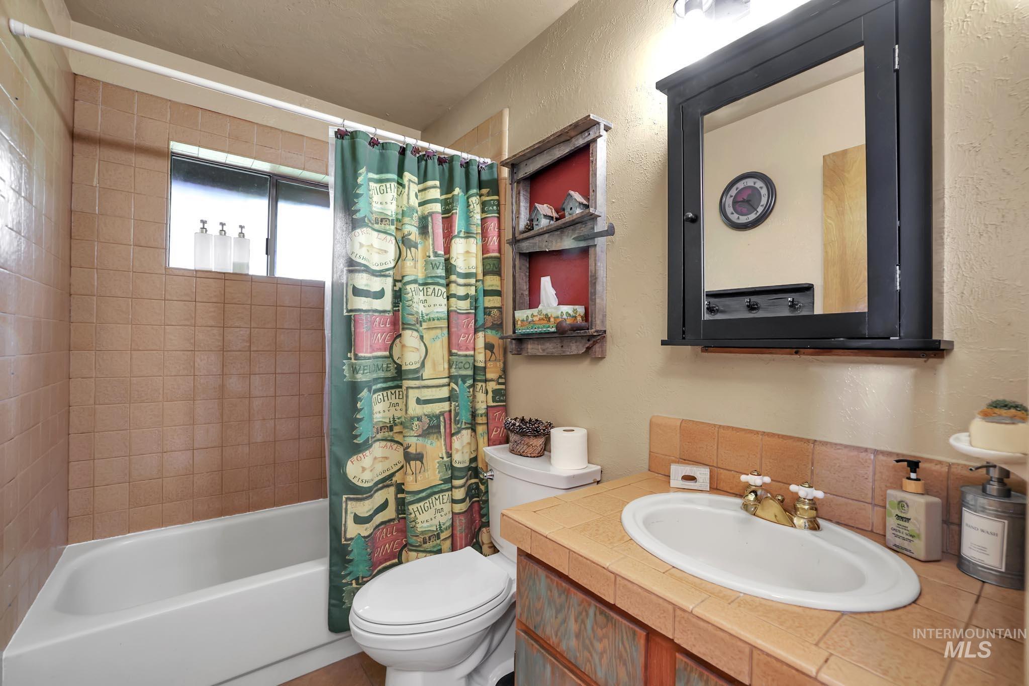 3000 45th Parallel Road, New Meadows, Idaho 83654, 2 Bedrooms, 2 Bathrooms, Residential For Sale, Price $550,000, 98950187