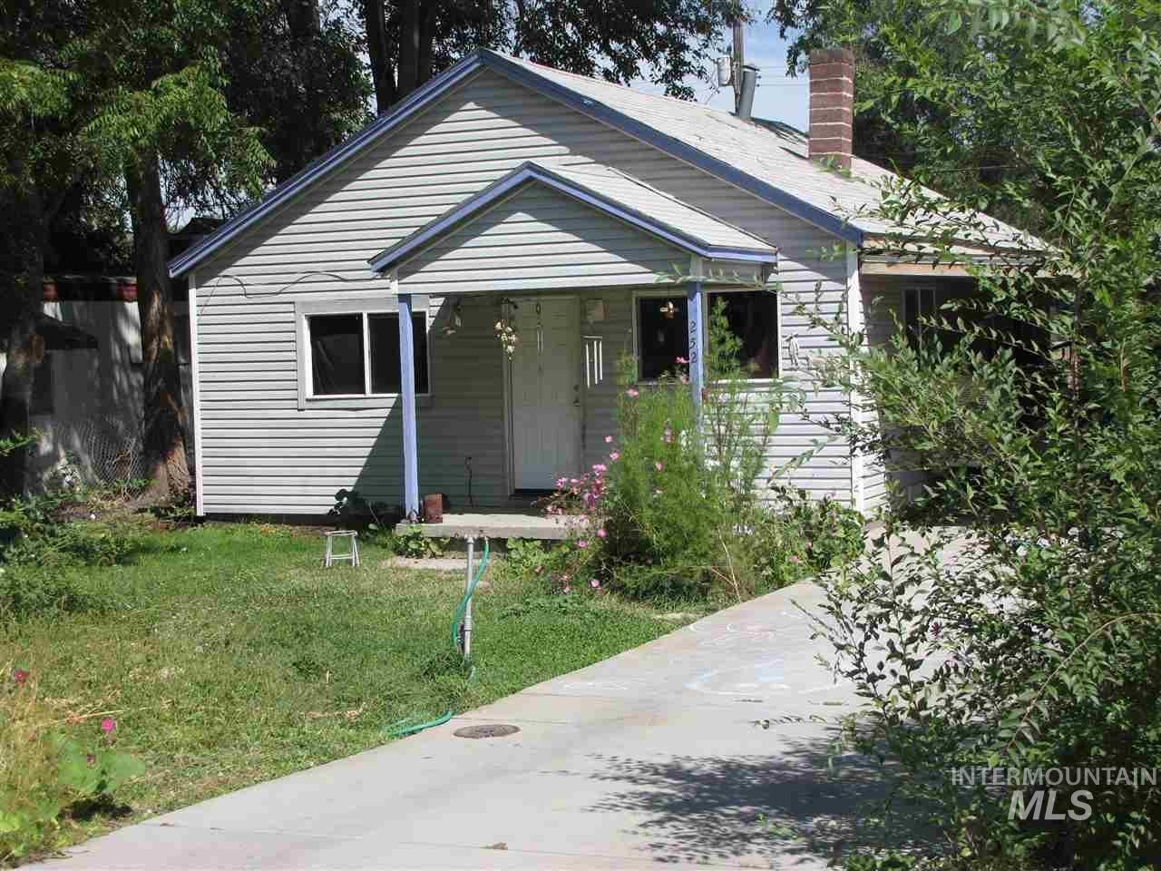 252 1st Street North, Nampa, Idaho 83687, 2 Bedrooms, 1 Bathroom, Residential Income For Sale, Price $249,900, 98950193