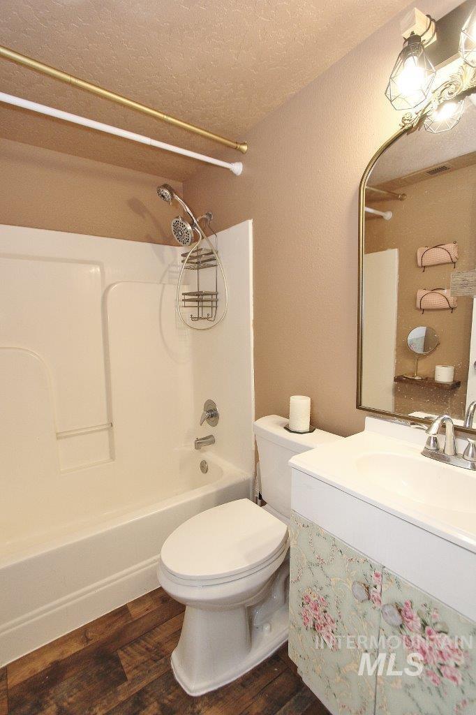 82 N Wedgwood Drive, Nampa, Idaho 83651, 4 Bedrooms, 3 Bathrooms, Residential For Sale, Price $399,999, 98950202