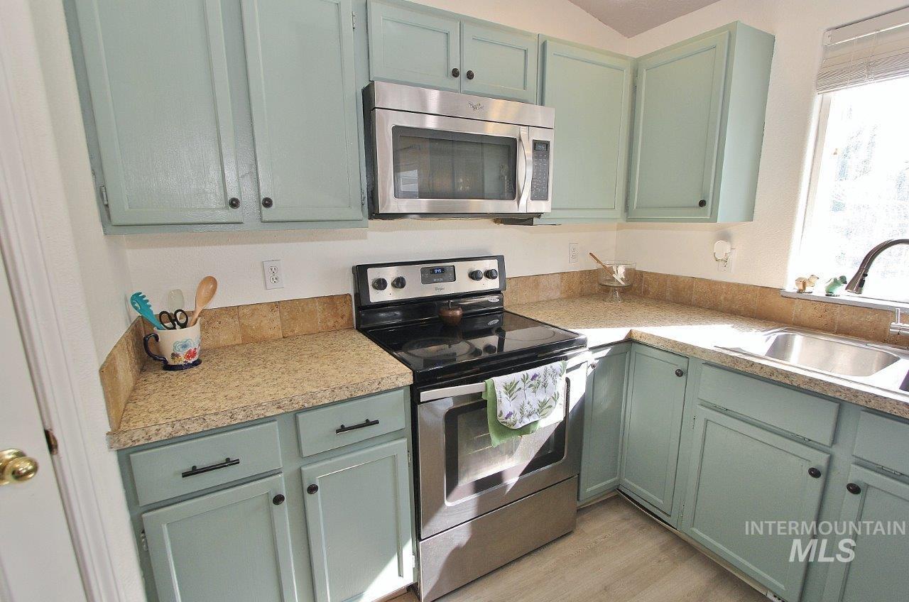 82 N Wedgwood Drive, Nampa, Idaho 83651, 4 Bedrooms, 3 Bathrooms, Residential For Sale, Price $399,999, 98950202