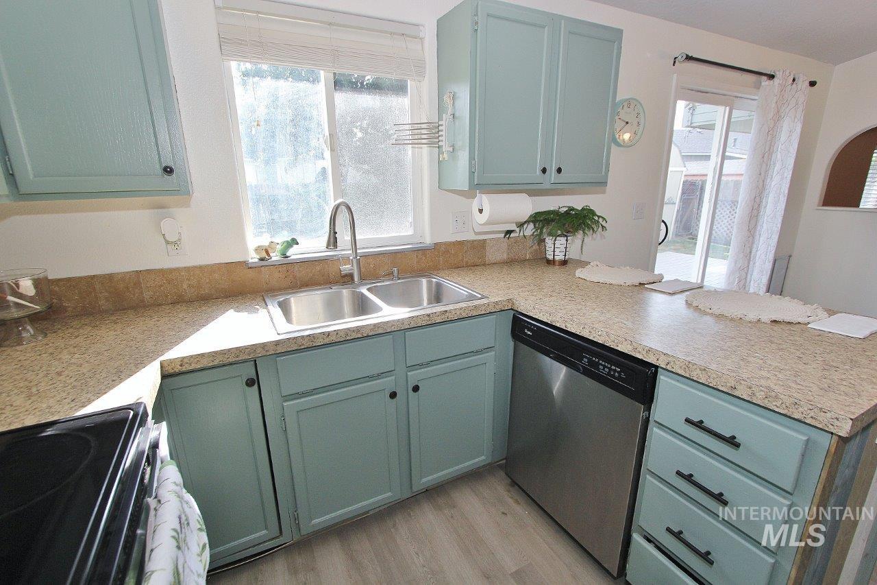 82 N Wedgwood Drive, Nampa, Idaho 83651, 4 Bedrooms, 3 Bathrooms, Residential For Sale, Price $399,999, 98950202