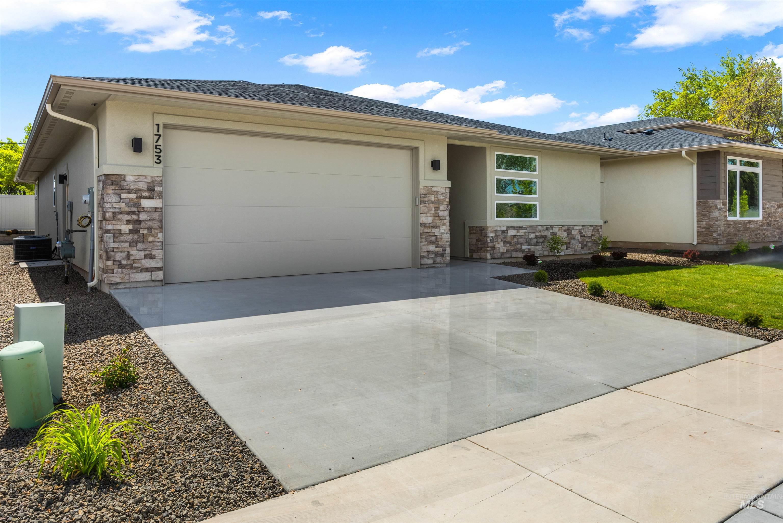 1753 E. Grayson, Meridian, Idaho 83642, 3 Bedrooms, 2 Bathrooms, Residential For Sale, Price $524,900, 98950227