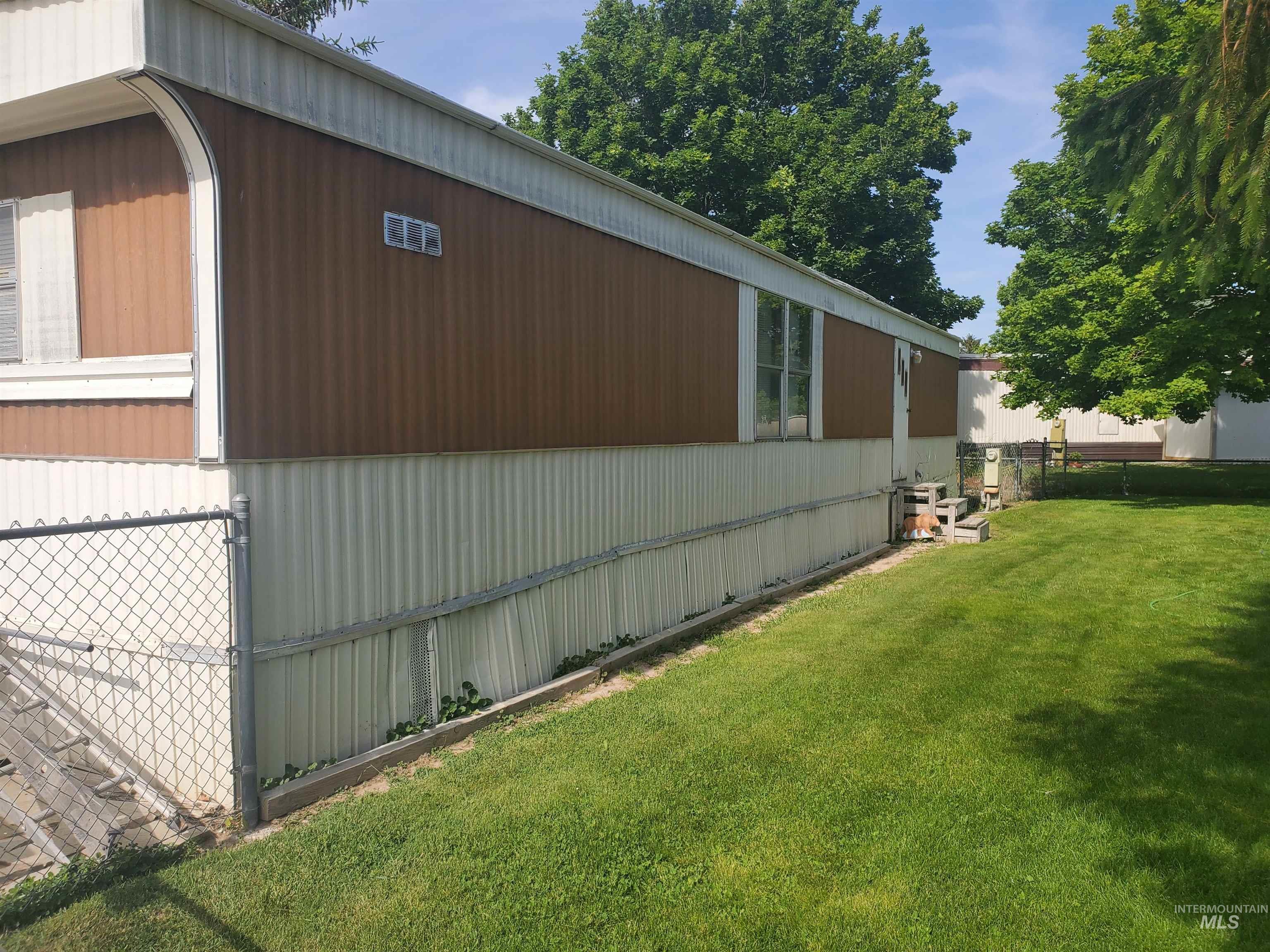 198 South hills, Twin Falls, Idaho 83301-0000, 2 Bedrooms, 1 Bathroom, Residential For Sale, Price $55,000, 98950228