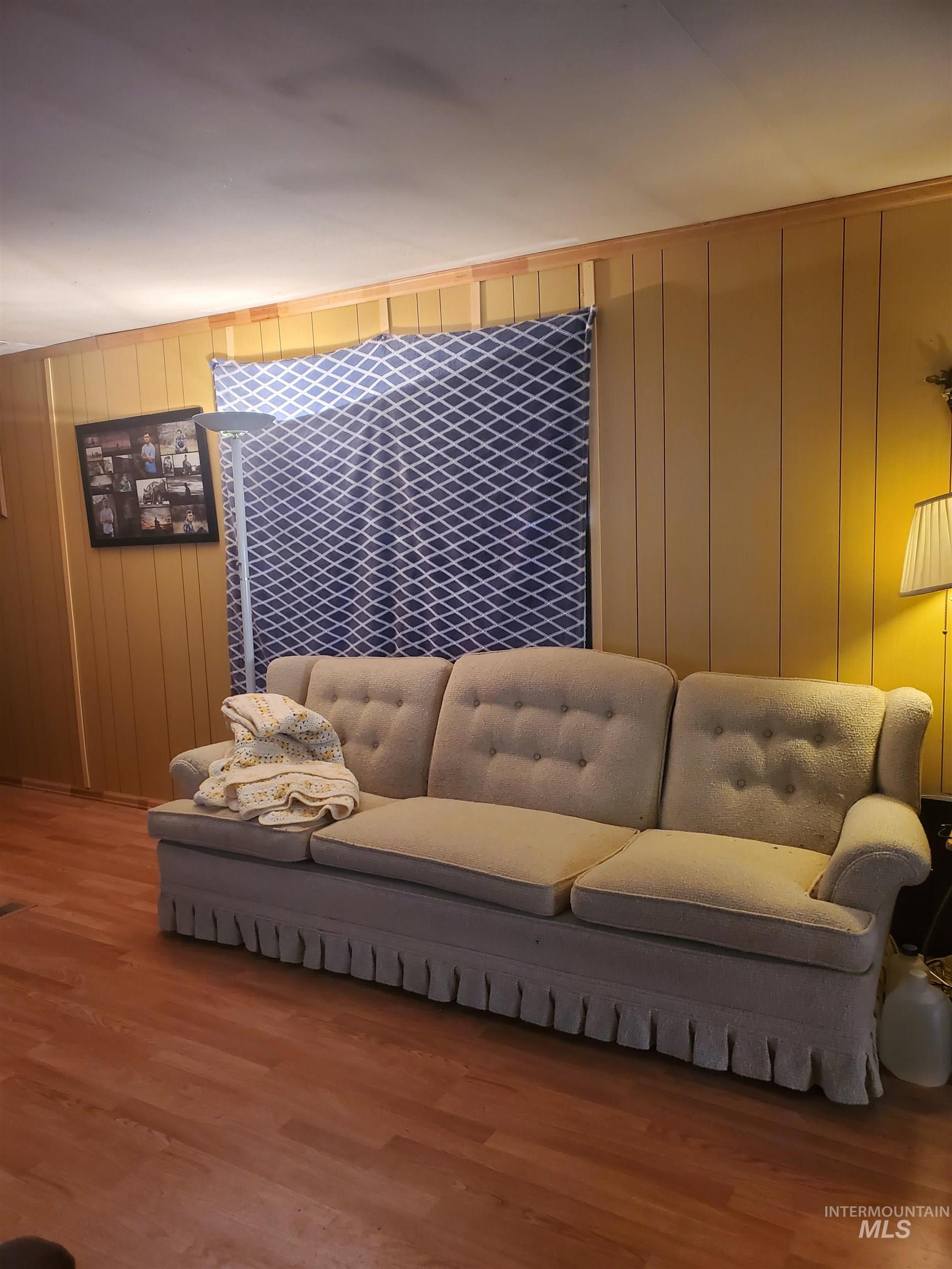 198 South hills, Twin Falls, Idaho 83301-0000, 2 Bedrooms, 1 Bathroom, Residential For Sale, Price $55,000, 98950228