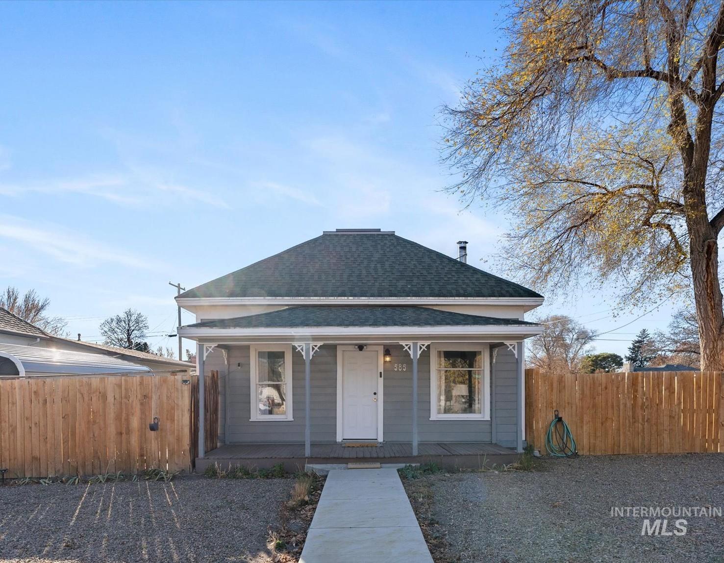 585 N 5th E, Mountain Home, Idaho 83647, 2 Bedrooms, 1 Bathroom, Residential For Sale, Price $255,000, 98950267