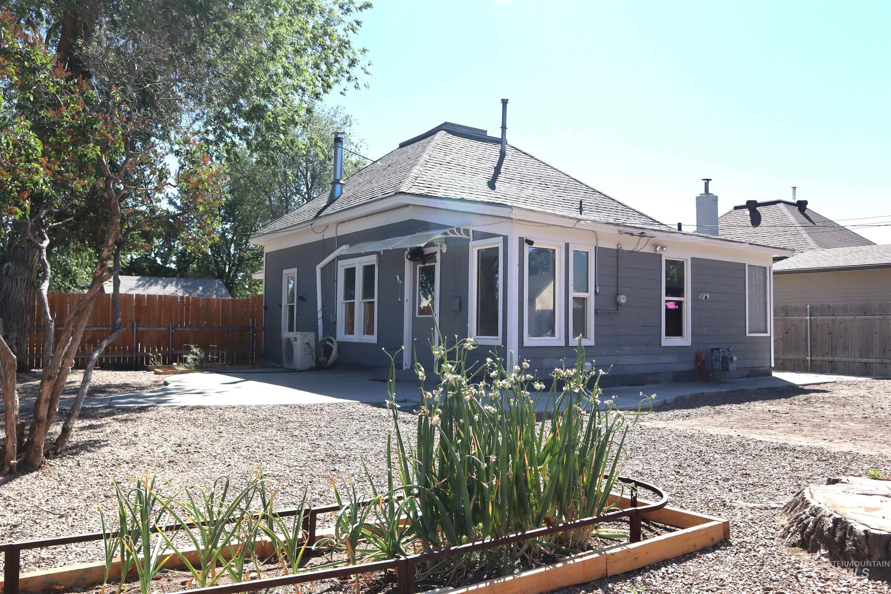 585 N 5th E, Mountain Home, Idaho 83647, 2 Bedrooms, 1 Bathroom, Residential For Sale, Price $255,000, 98950267