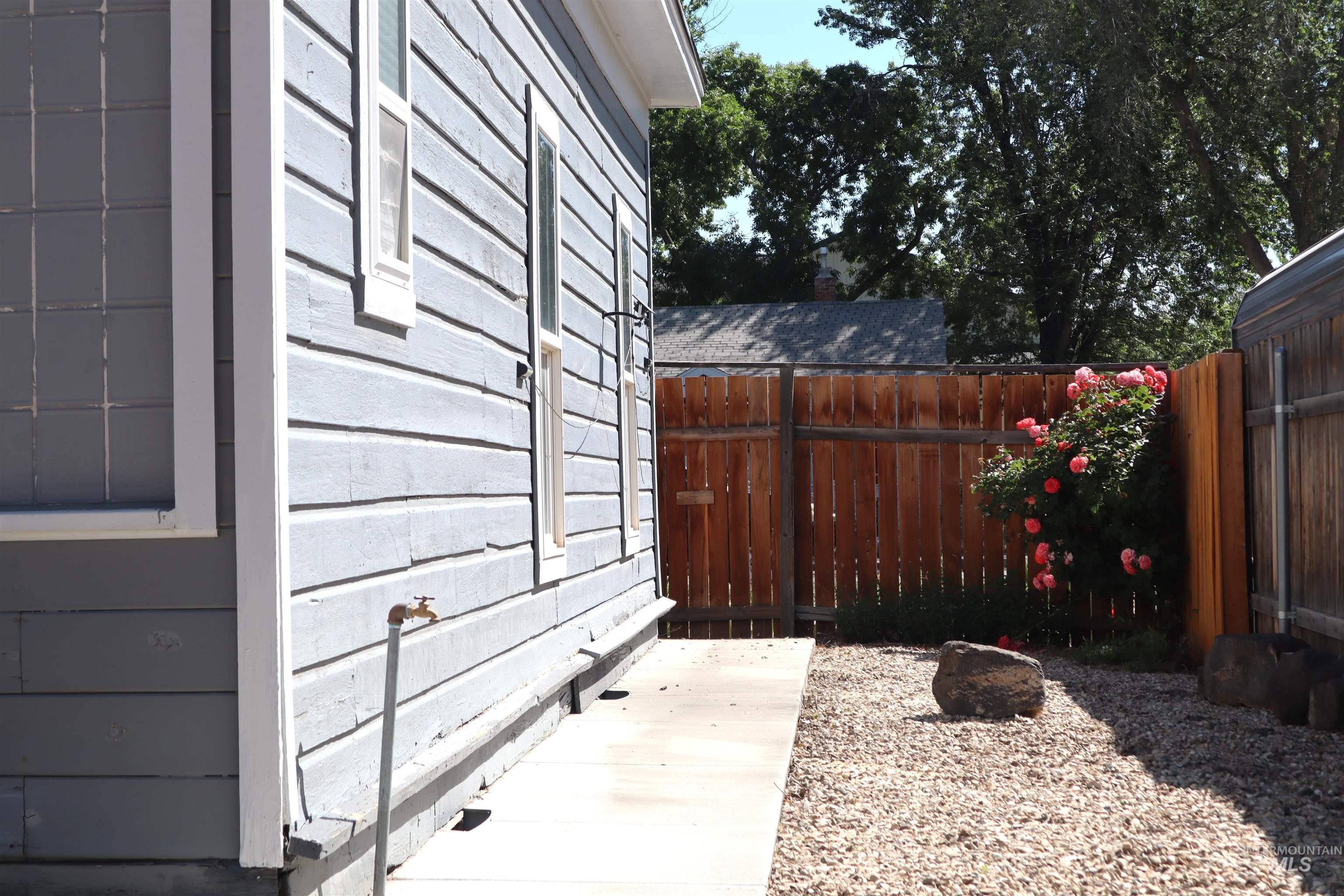 585 N 5th E, Mountain Home, Idaho 83647, 2 Bedrooms, 1 Bathroom, Residential For Sale, Price $255,000, 98950267