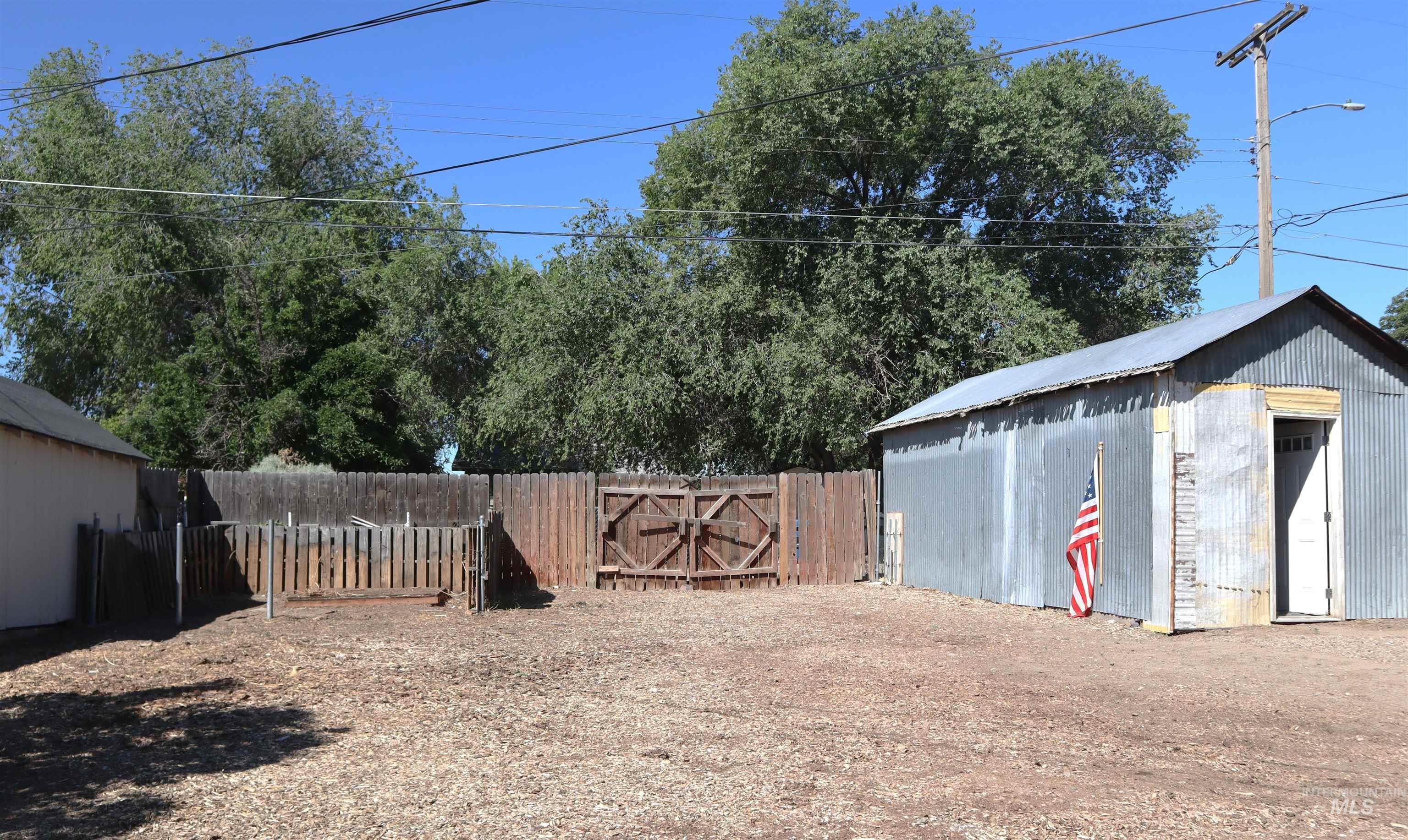 585 N 5th E, Mountain Home, Idaho 83647, 2 Bedrooms, 1 Bathroom, Residential For Sale, Price $255,000, 98950267